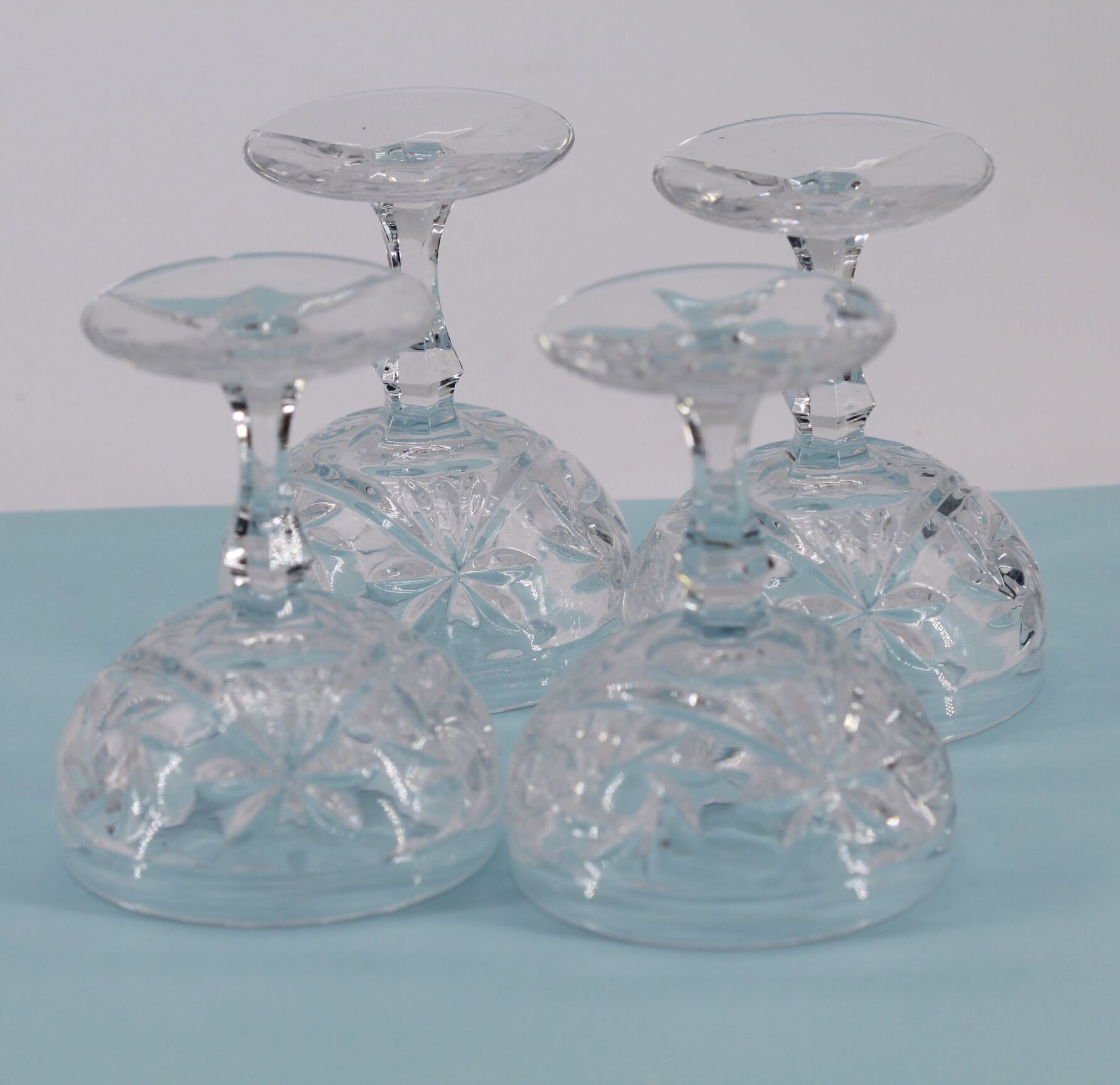 Set of 4 glass glasses
