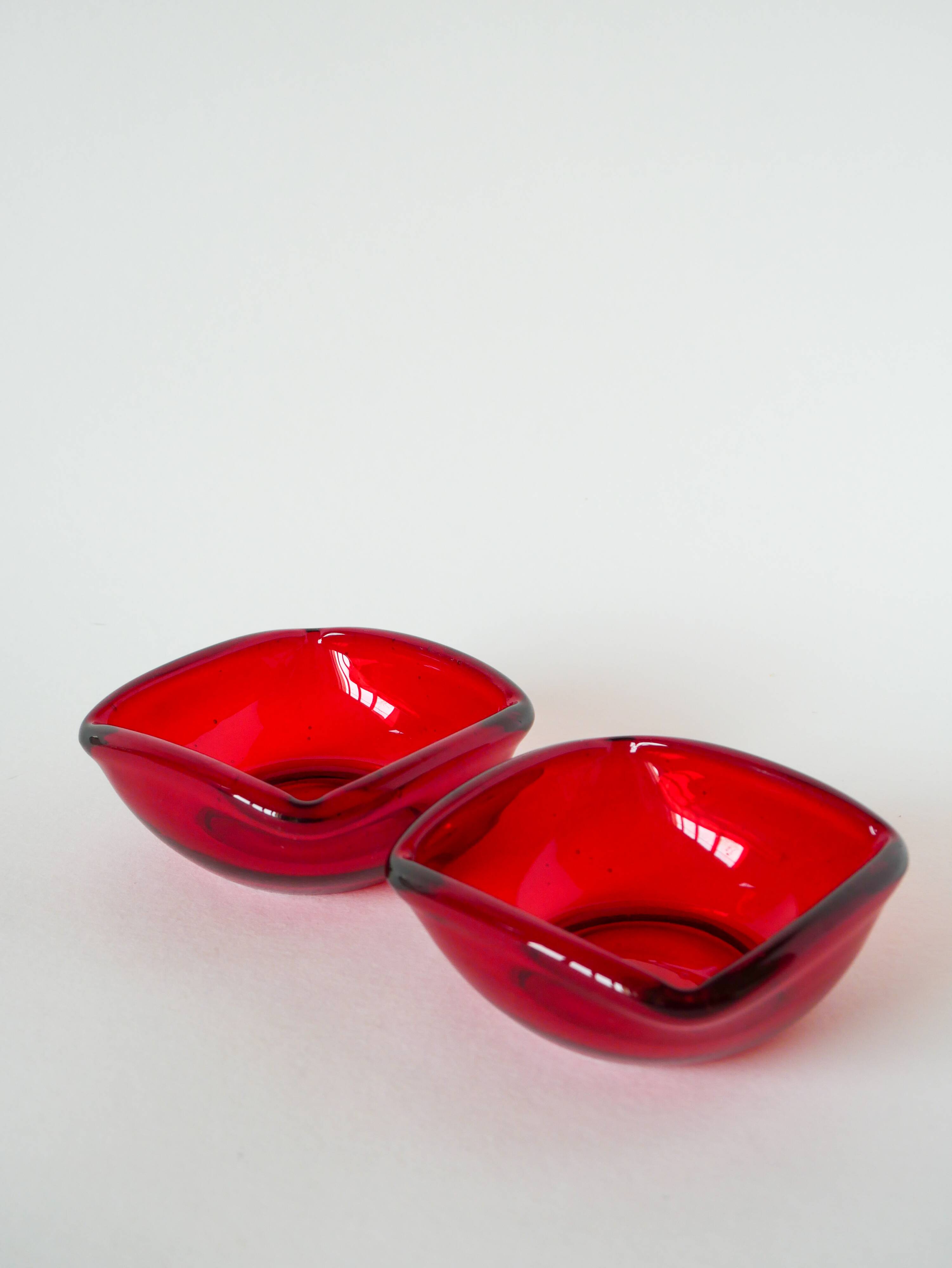 Superb pair of burgundy colored glass storage compartments, in the style of Murano, 1970. In excellent condition