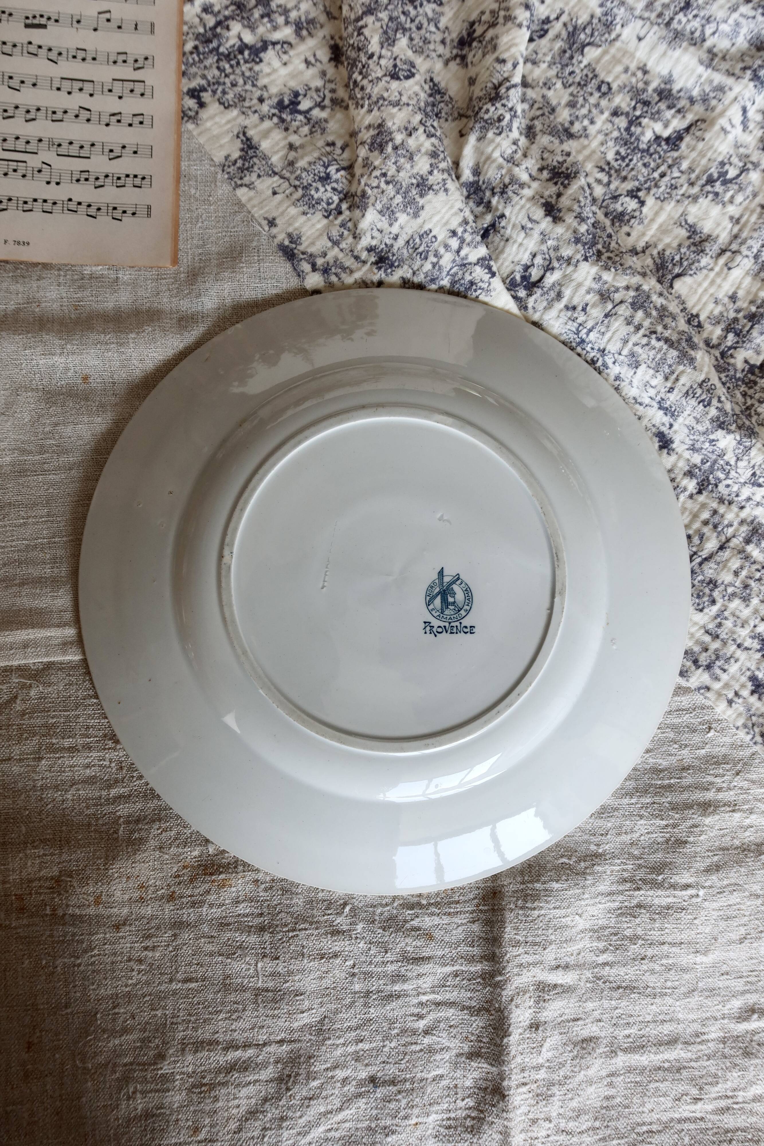 Round serving dish Terre de Fer - Provence model - Saint Amand et Hamage