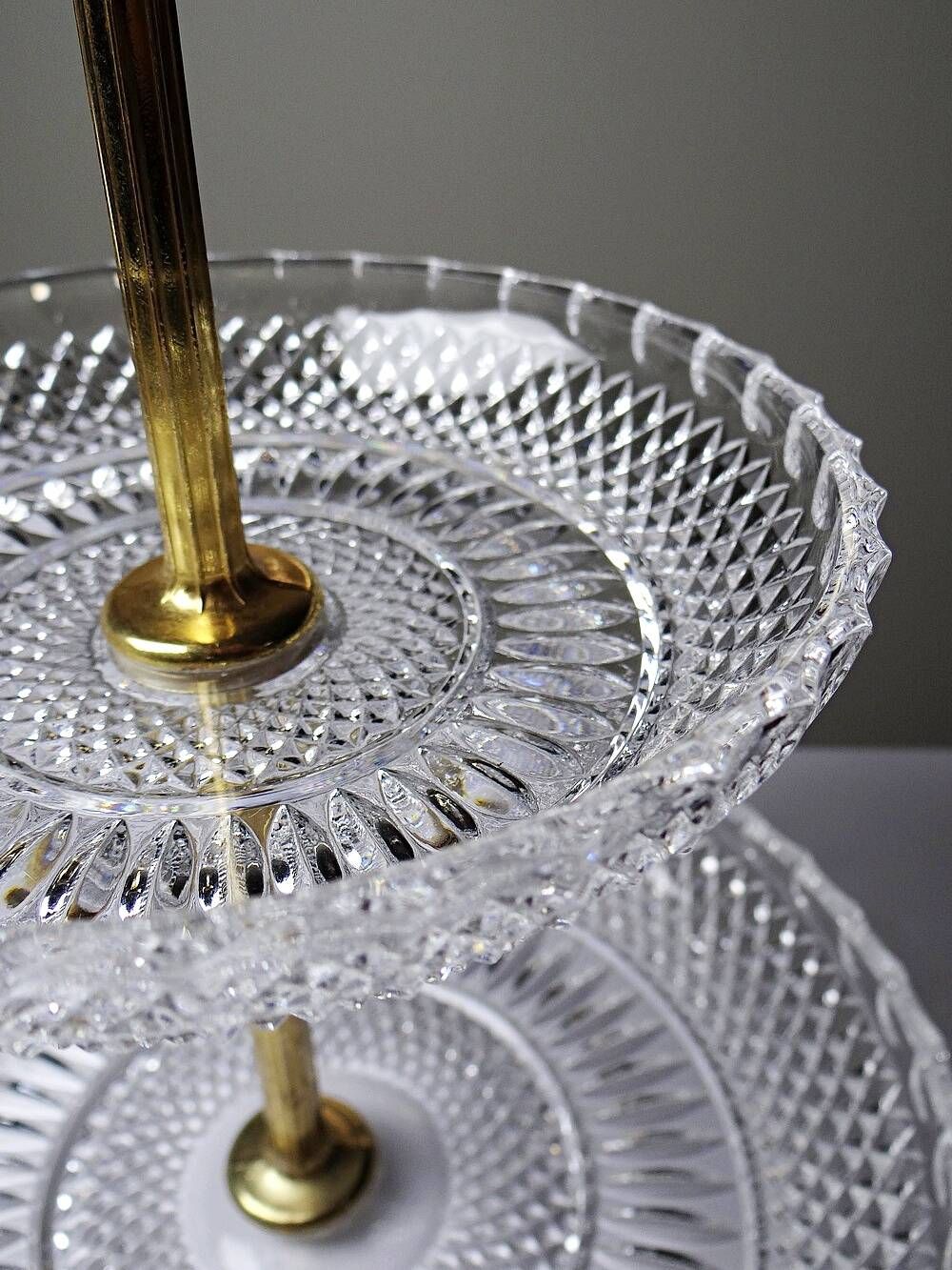 Silent servant/vintage display in moulded crystal & gilded metal from the 1970s-1980s