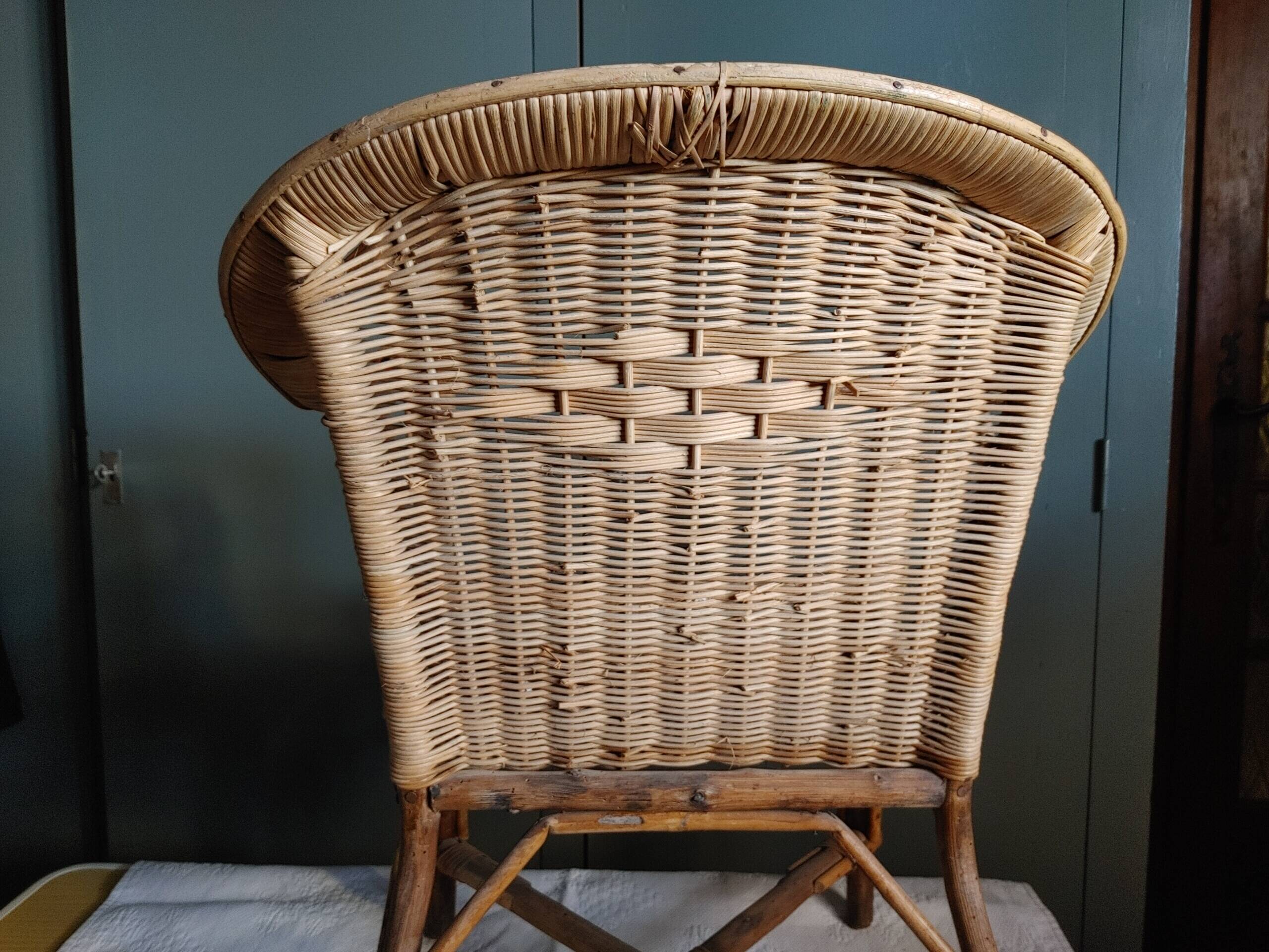 Ancien fauteuil / chaise d'enfant vintage des années 60 en osier / rotin