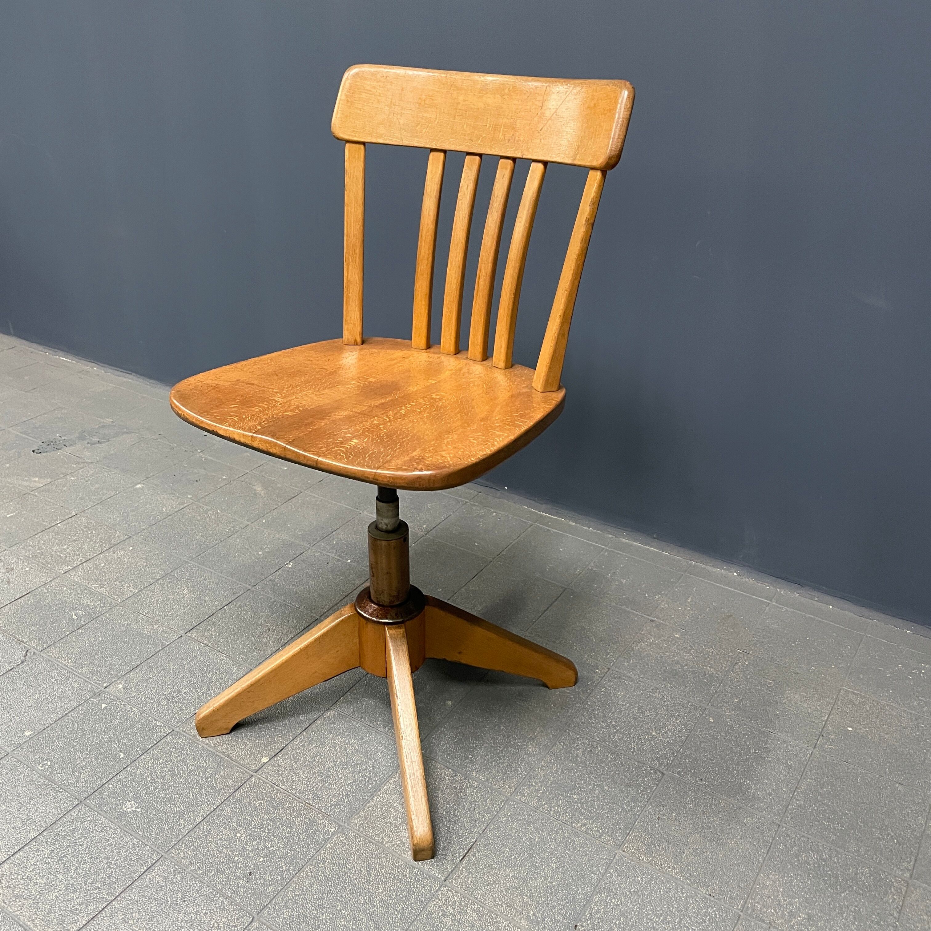 Beechwood Sedus desk chair from the 1950s.