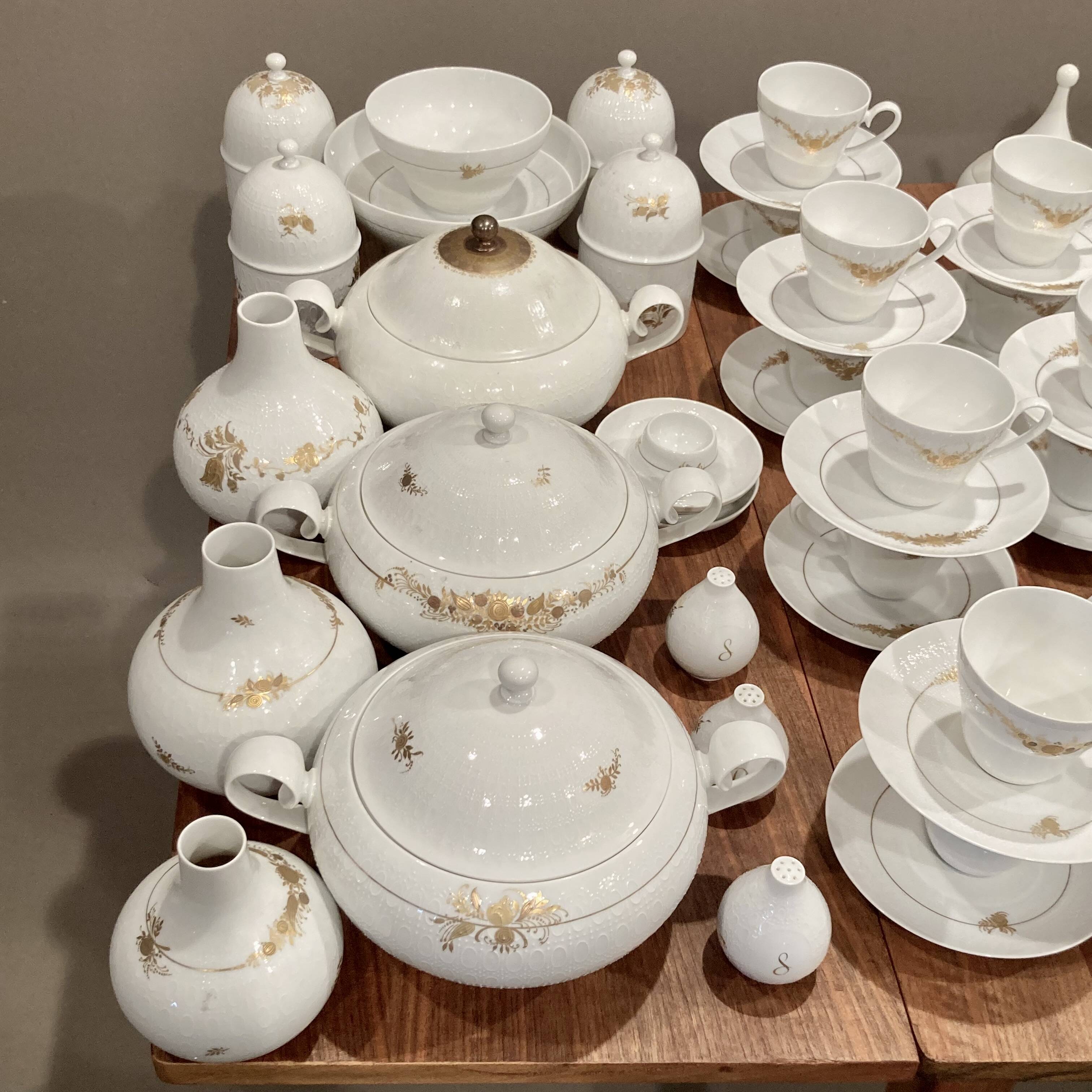 SERVICE PORCELAIN 145 PIECES DESIGN "BJORN WINNBLAD" 1950.