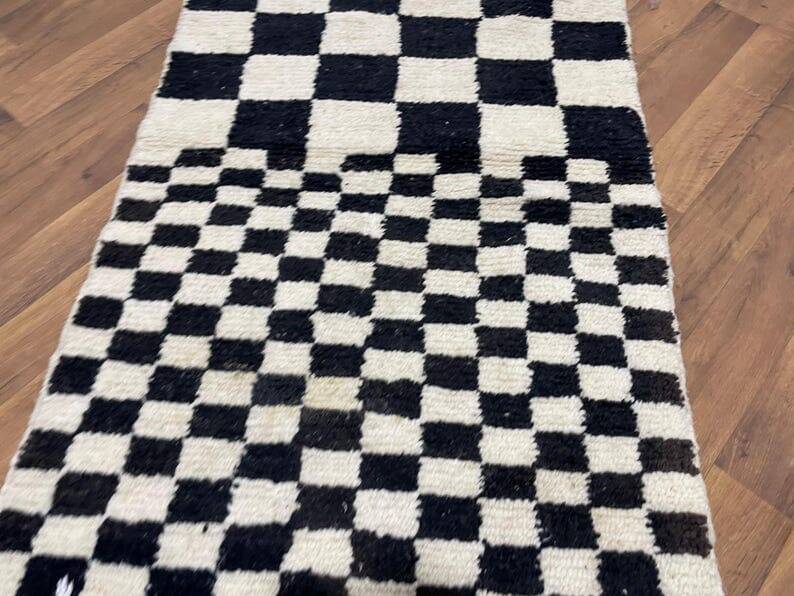 Handmade traditional Berber rug size 150 x 250 cm