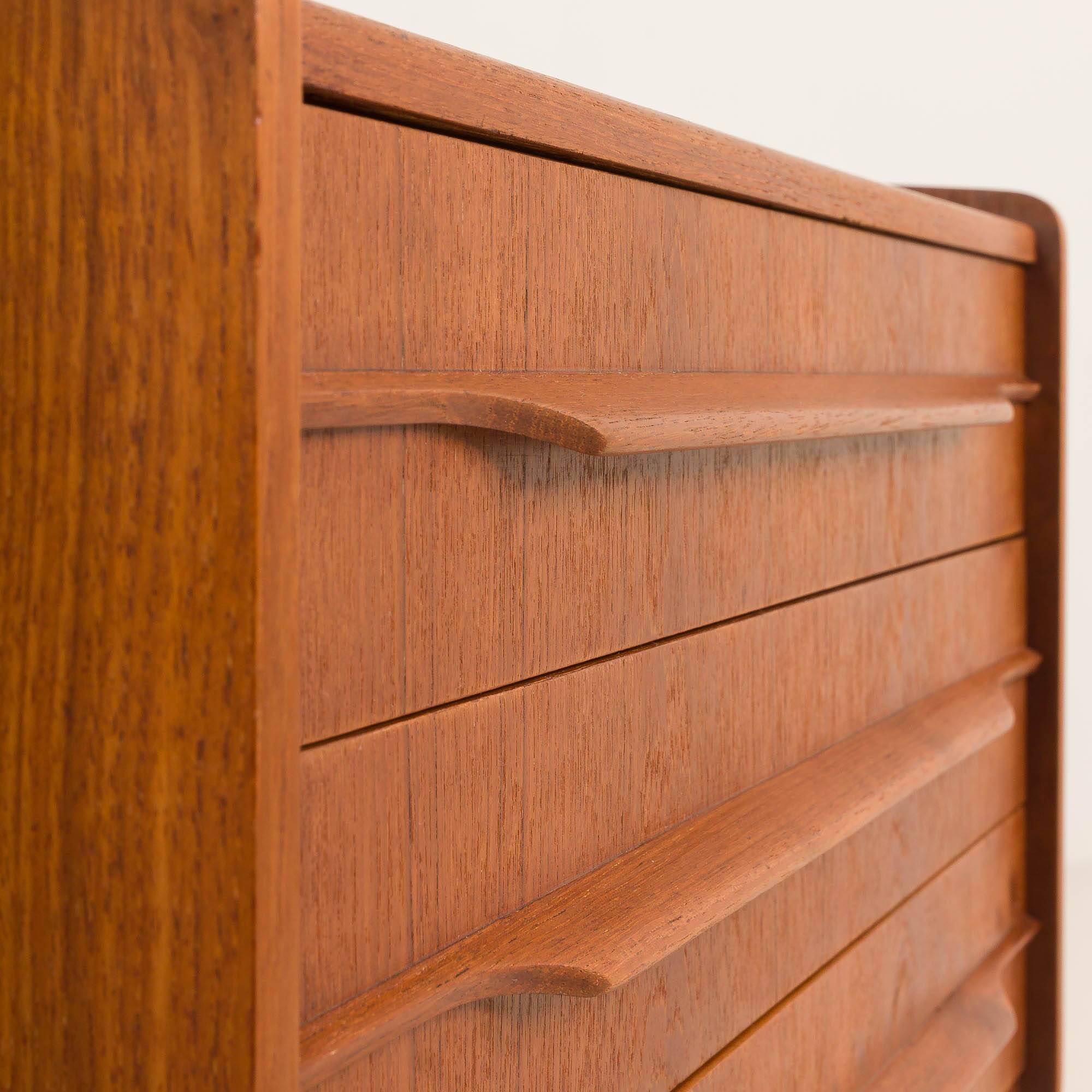 Commode, table de chevet danoise en teck, années 1960