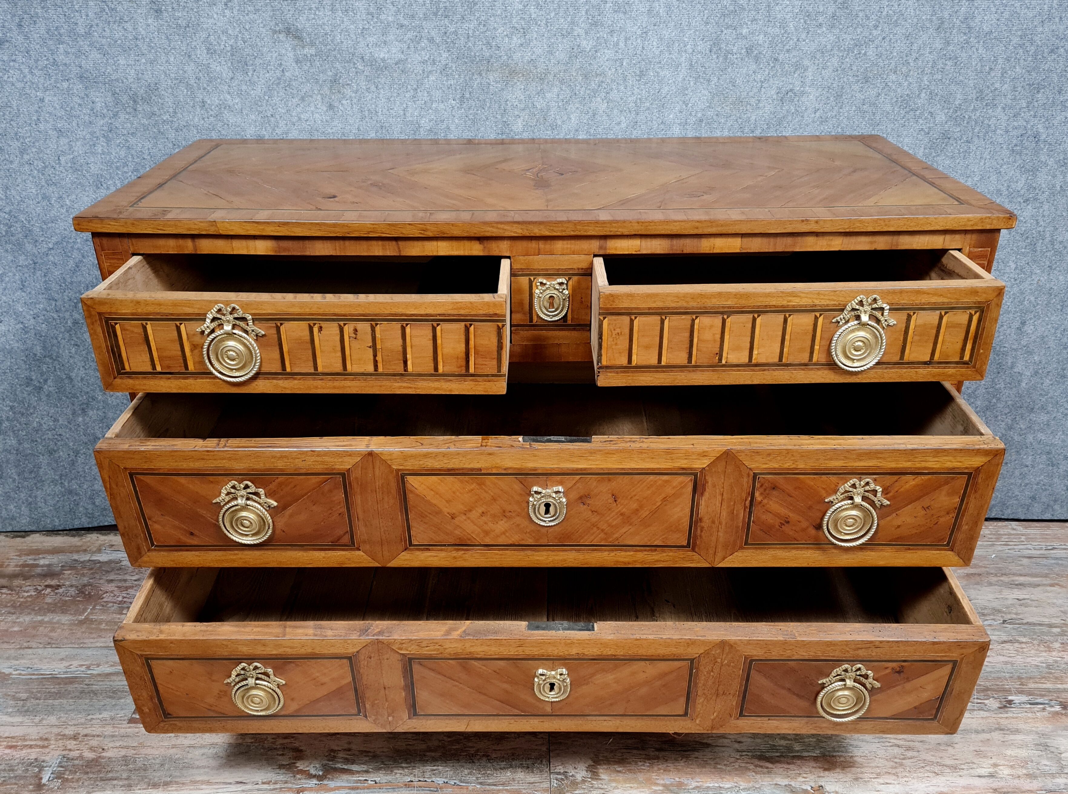 Commode Grenobloise Louis XVI era in precious wood marquetry around 1760-1780