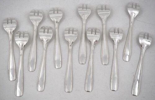 12 Art Deco oyster forks Ercuis in silver-plated metal