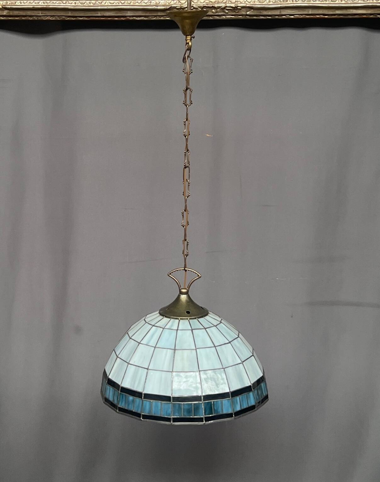 Tiffany-style pendant lamp.