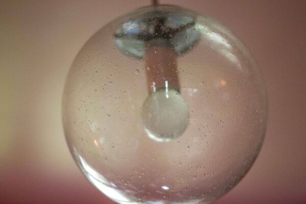Suspension Glashütte Limburg vintage , boule verre bullé, lampe de plafond, lustre boule