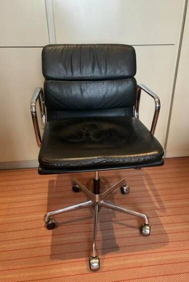 Vitra Soft Pad Charles Eames in leather