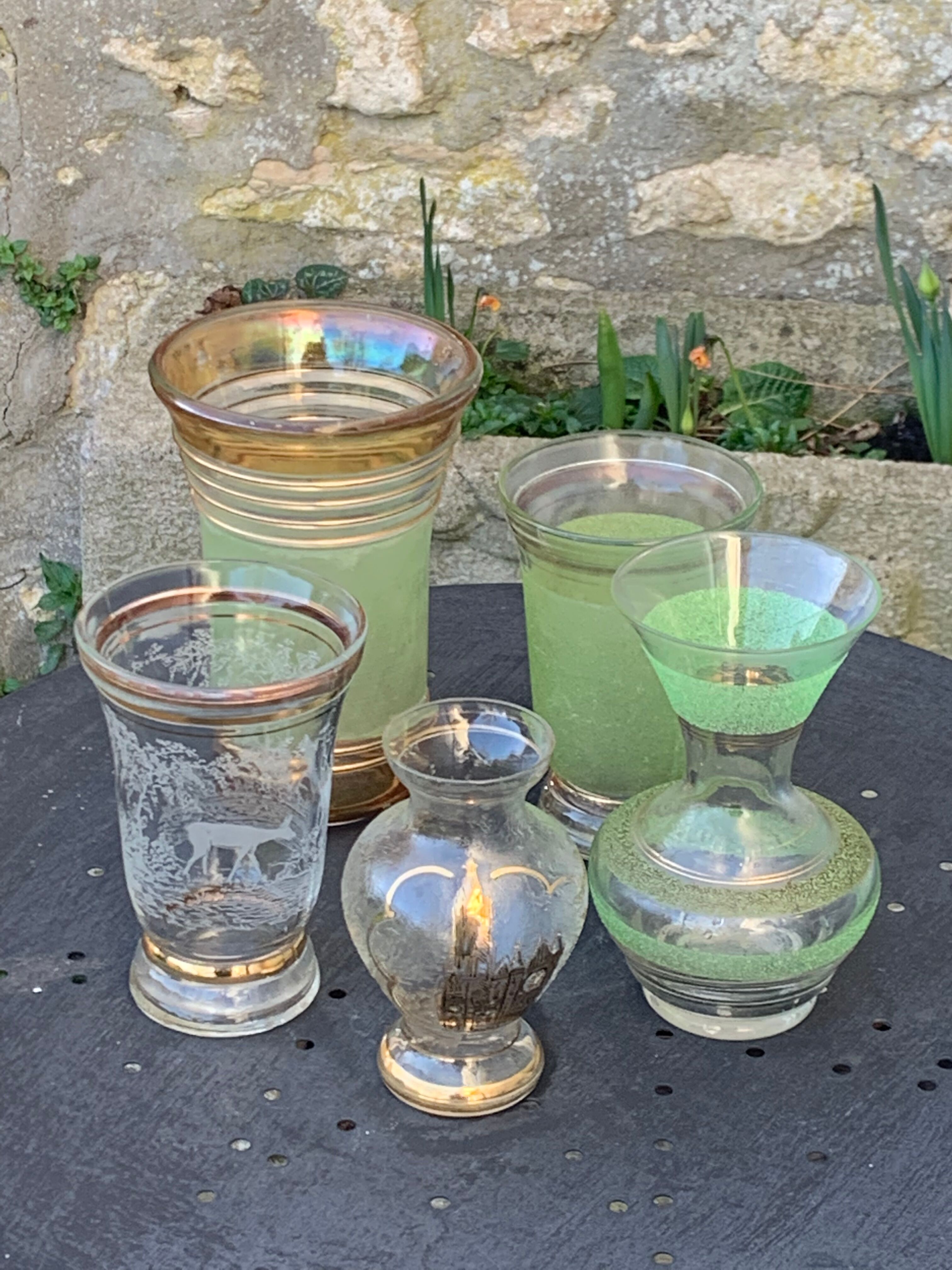 Set of 5 vases in green granite glass and vintage gold