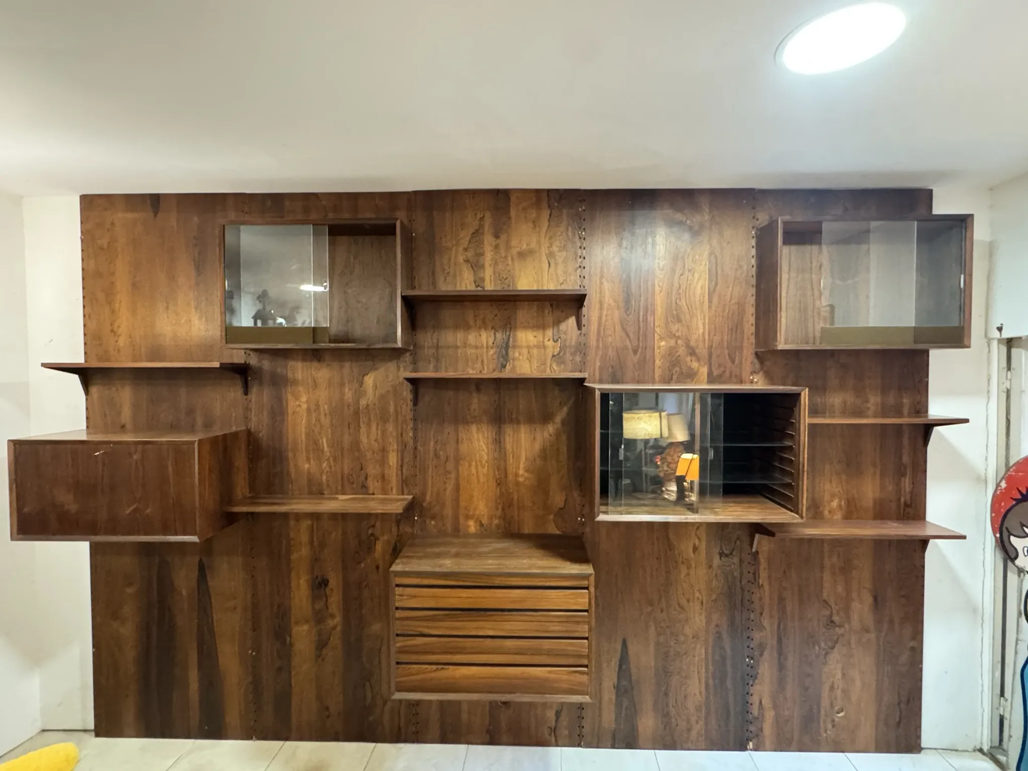 Bibliothèque murale Poul Cadovius