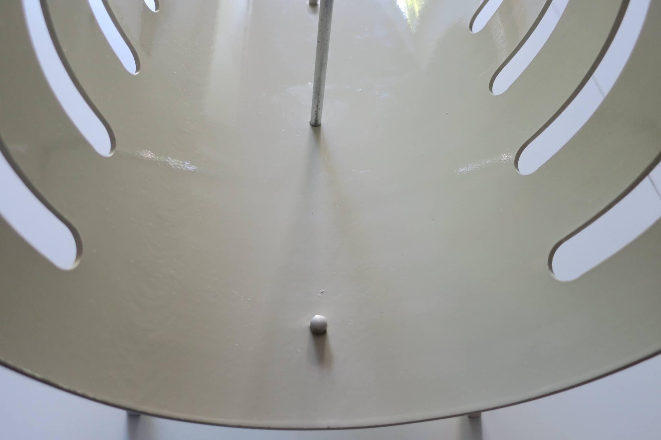 Opal Möbel white lacquered plywood magazine rack, 1960s