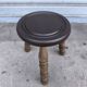 Tabouret tripode en bois tourné