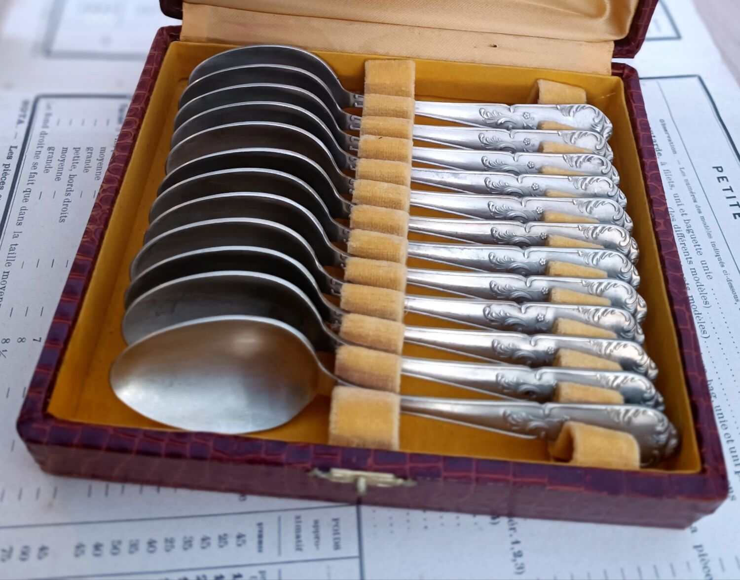 Box of 12 teaspoons