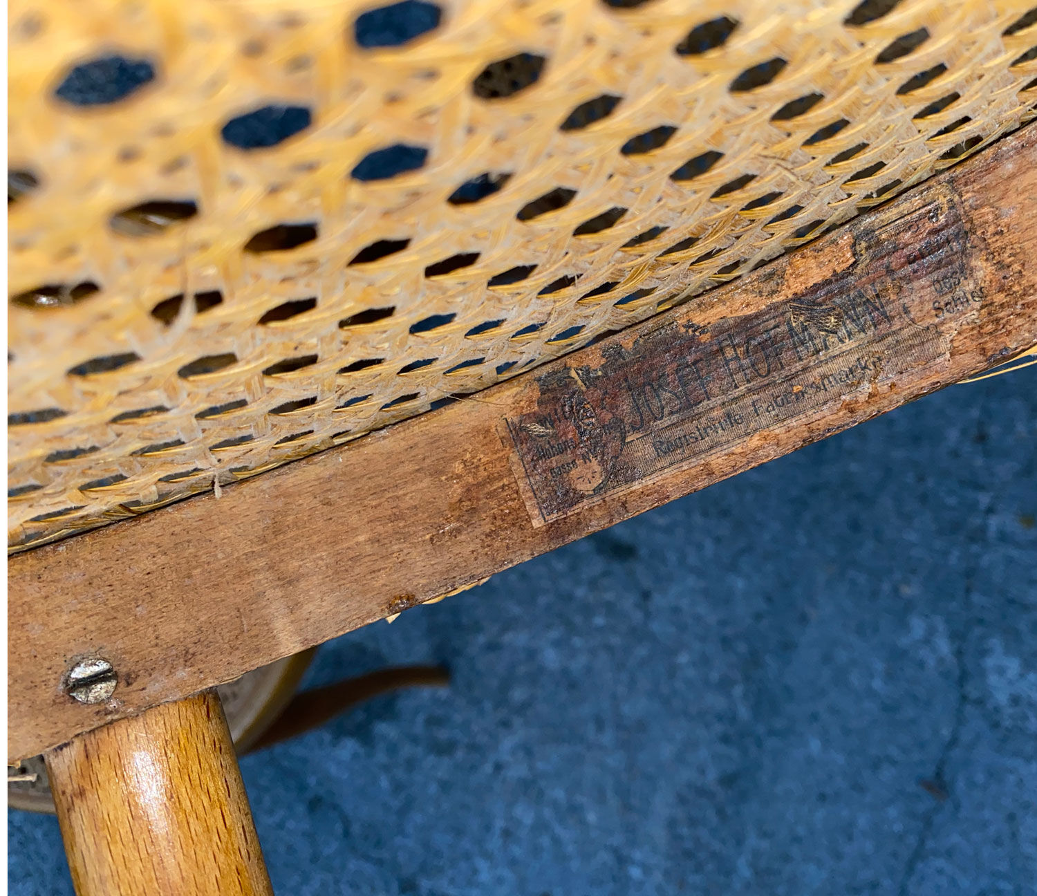 6 curved wooden chairs Thonet