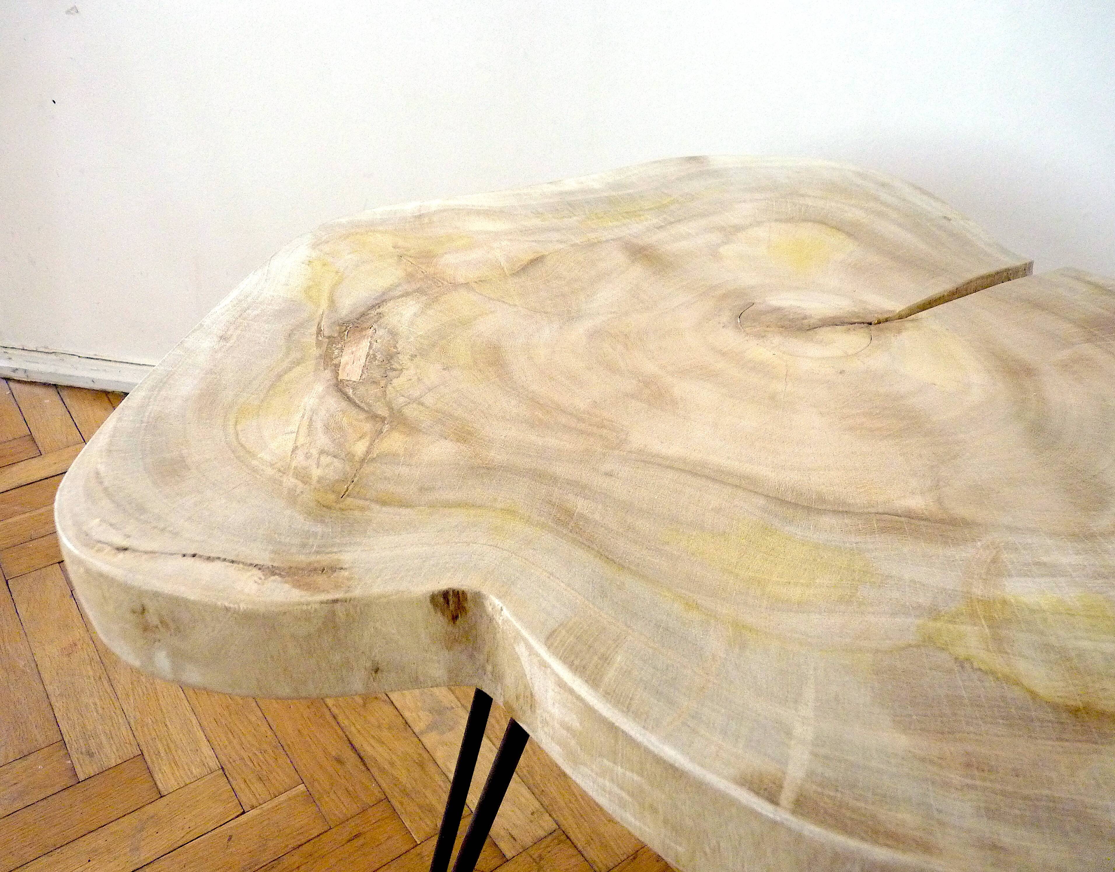Coffee table in raw wood marbled appearance
