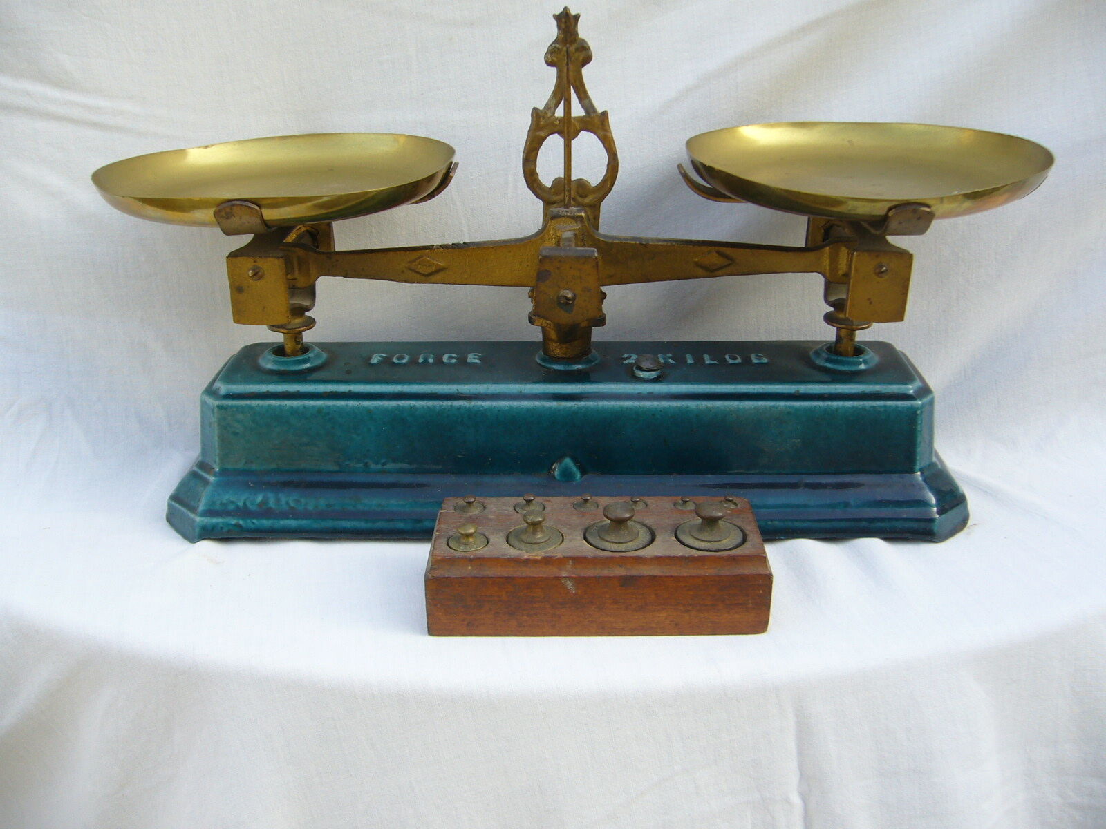 old enameled kitchen with its weight scale