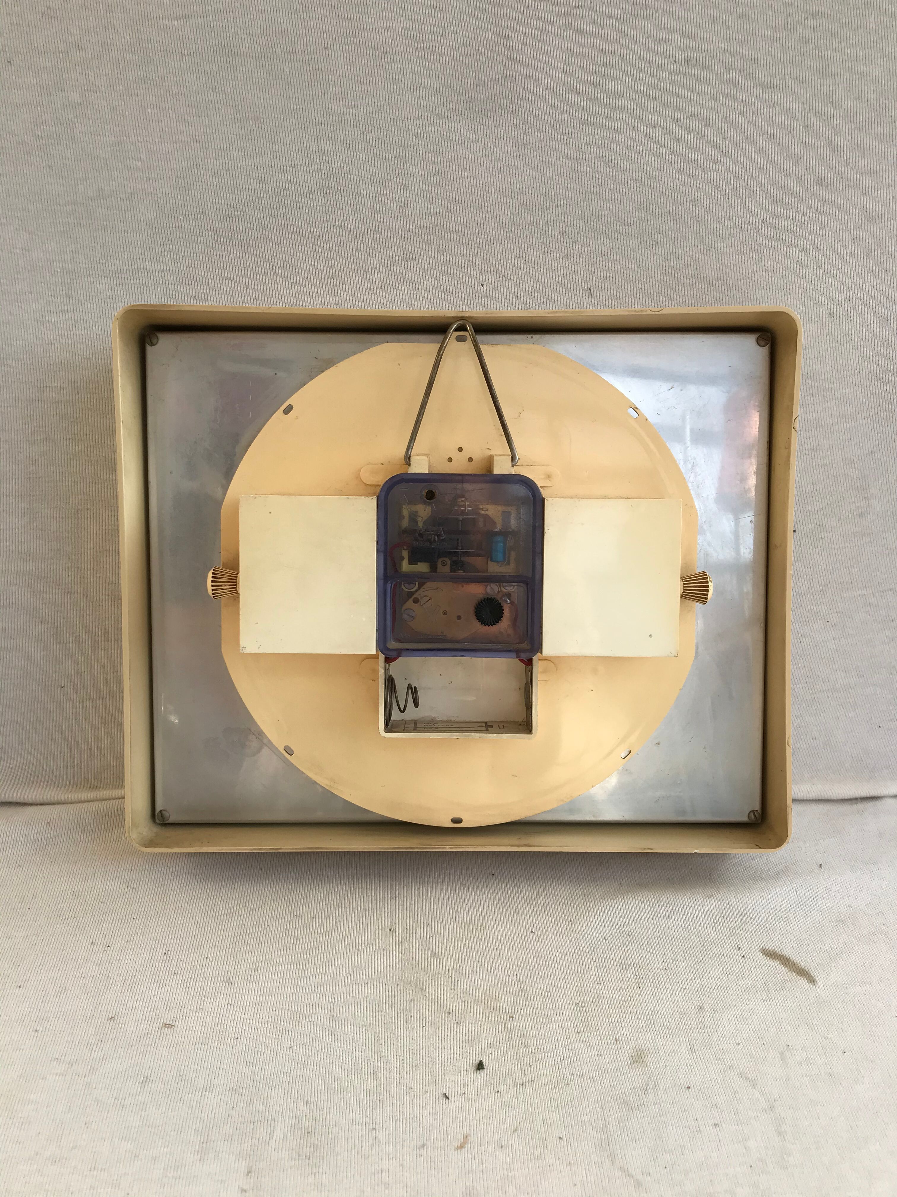 Former clock Odo - in beige Bakelite from the 70s, vintage