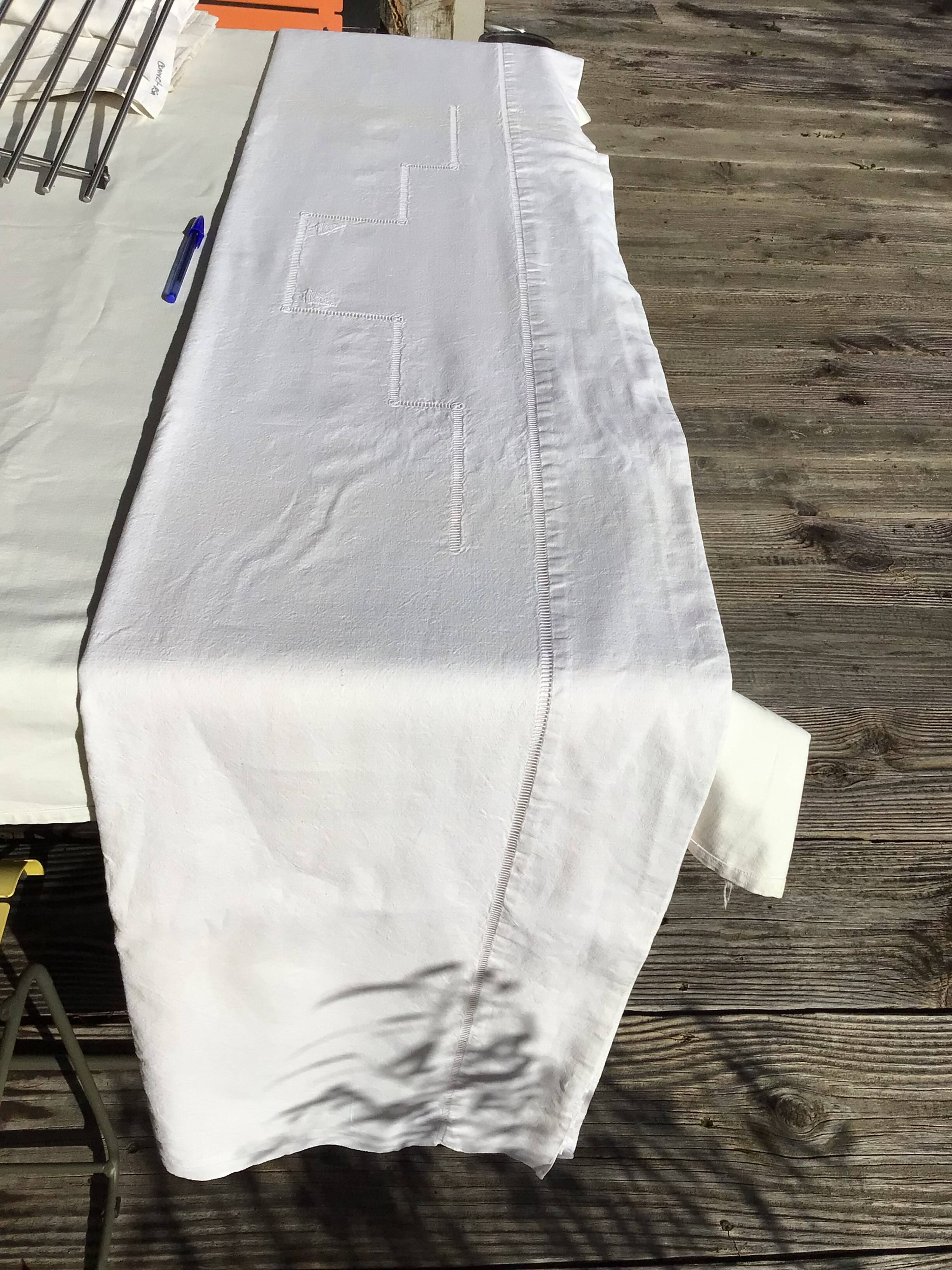 New 2-seater sheet embroidered with ladder day triangles