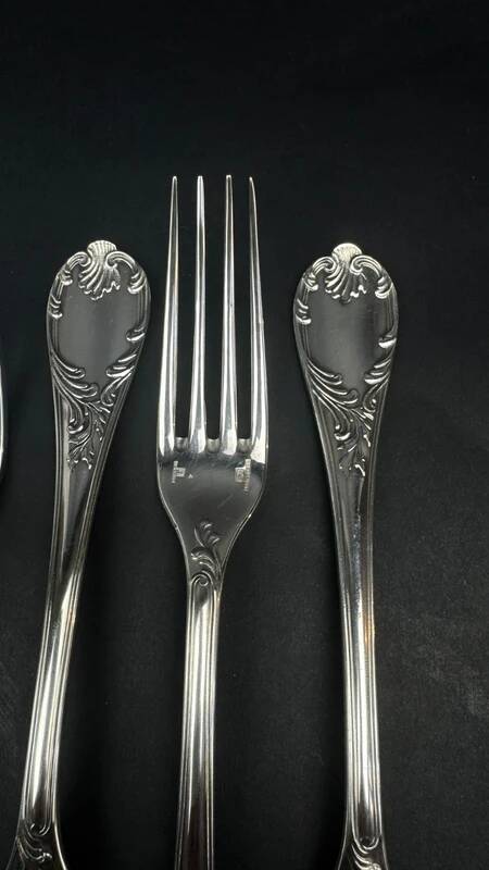 Set of 6 Christofle Marly table forks in near-new condition, 20.5 cm.