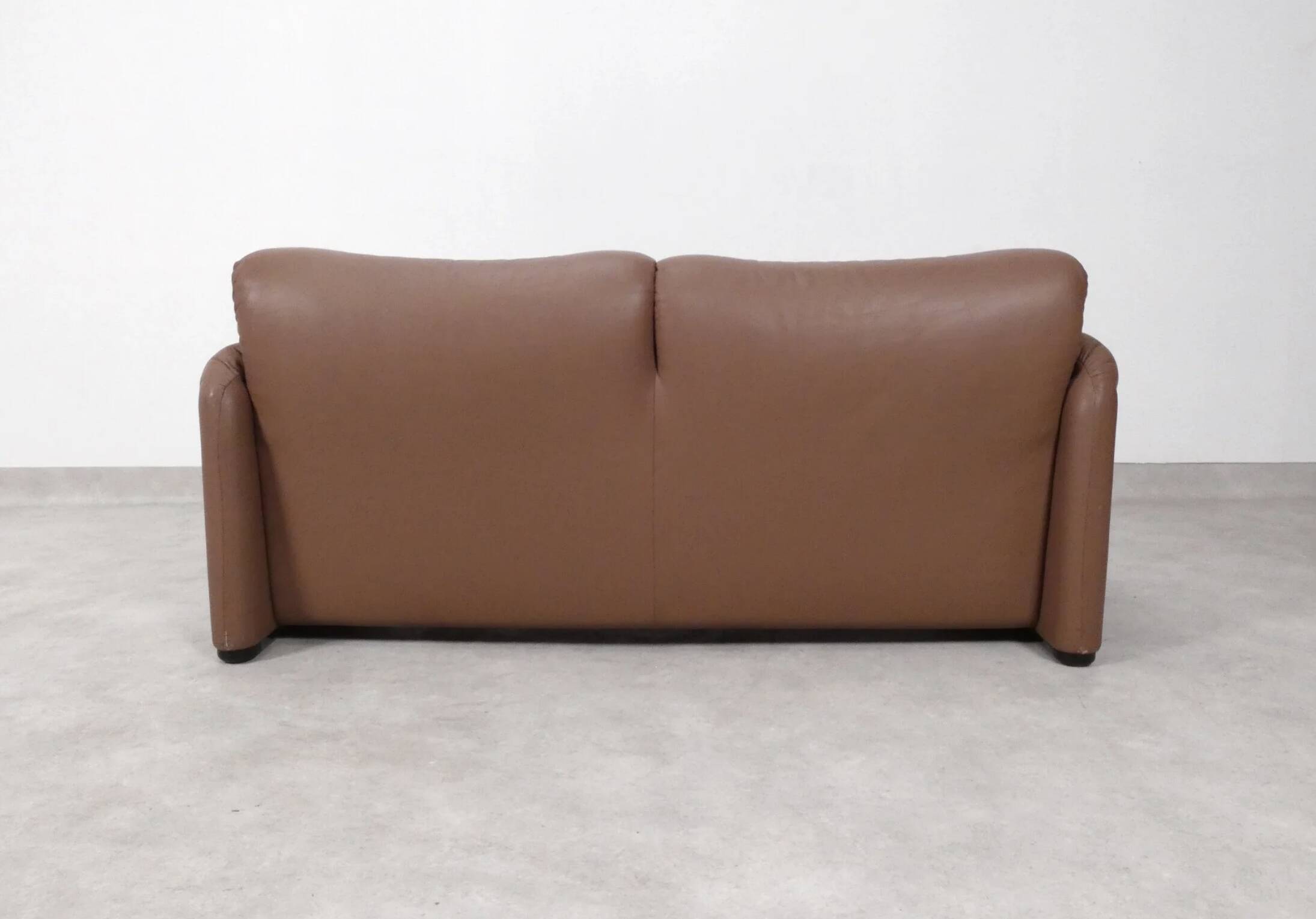 Set of Cassina Maralunga 2 seaters in mocca leather