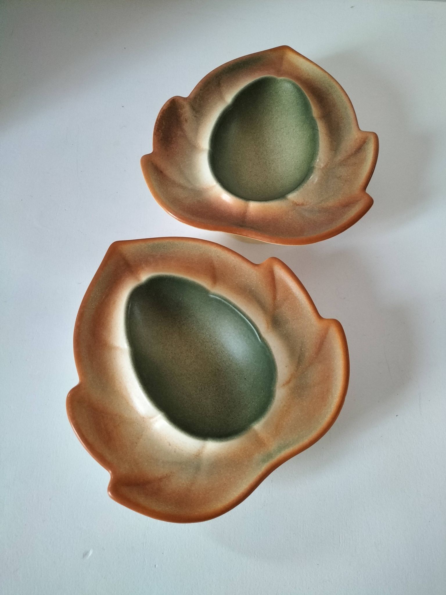 Pair of biomorphic bowls Salins France moss green, 1950s