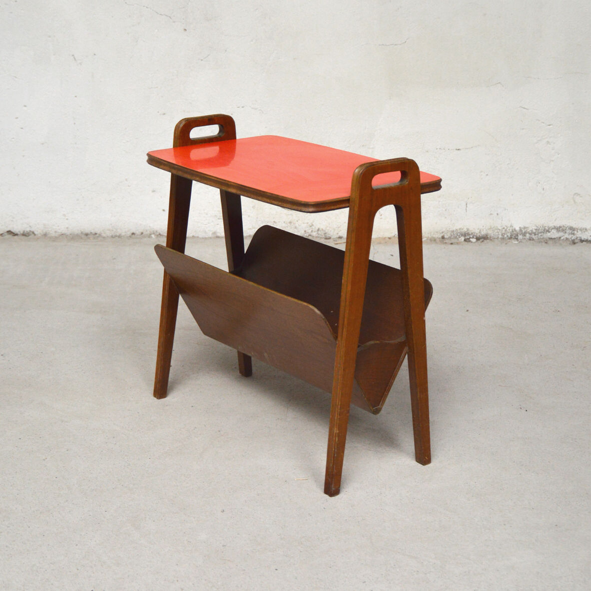 Compass foot magazine holder, 1960