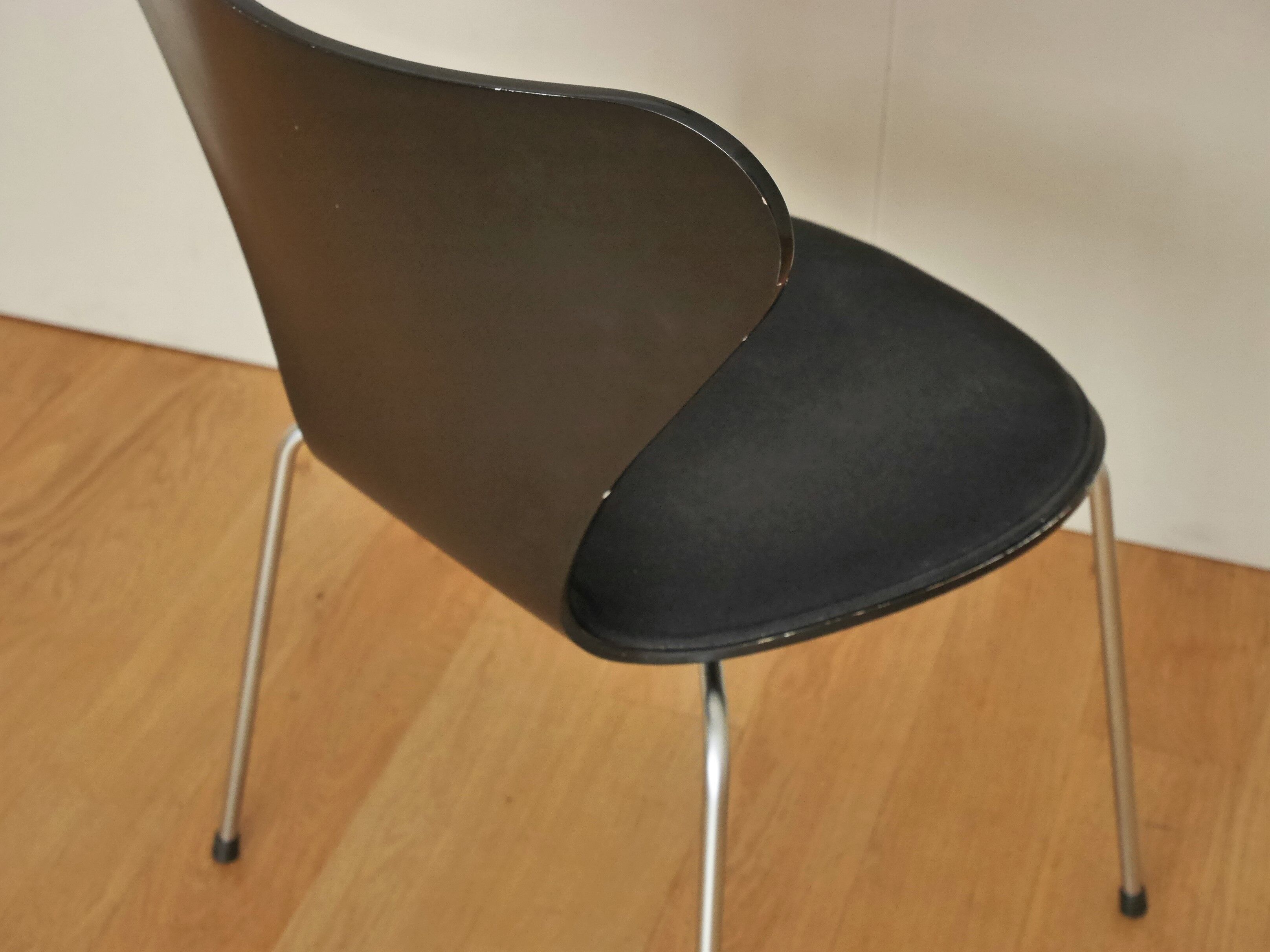 Chair 3107 by Jacobsen edition Fritz Hansen
