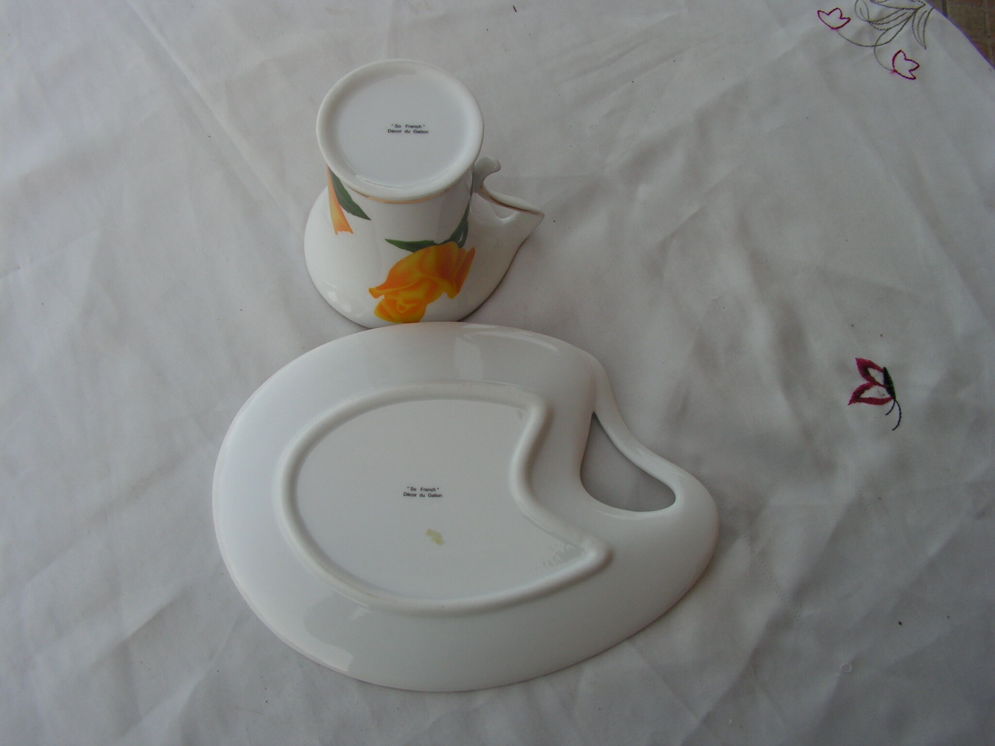 So french design porcelain cup and under cup