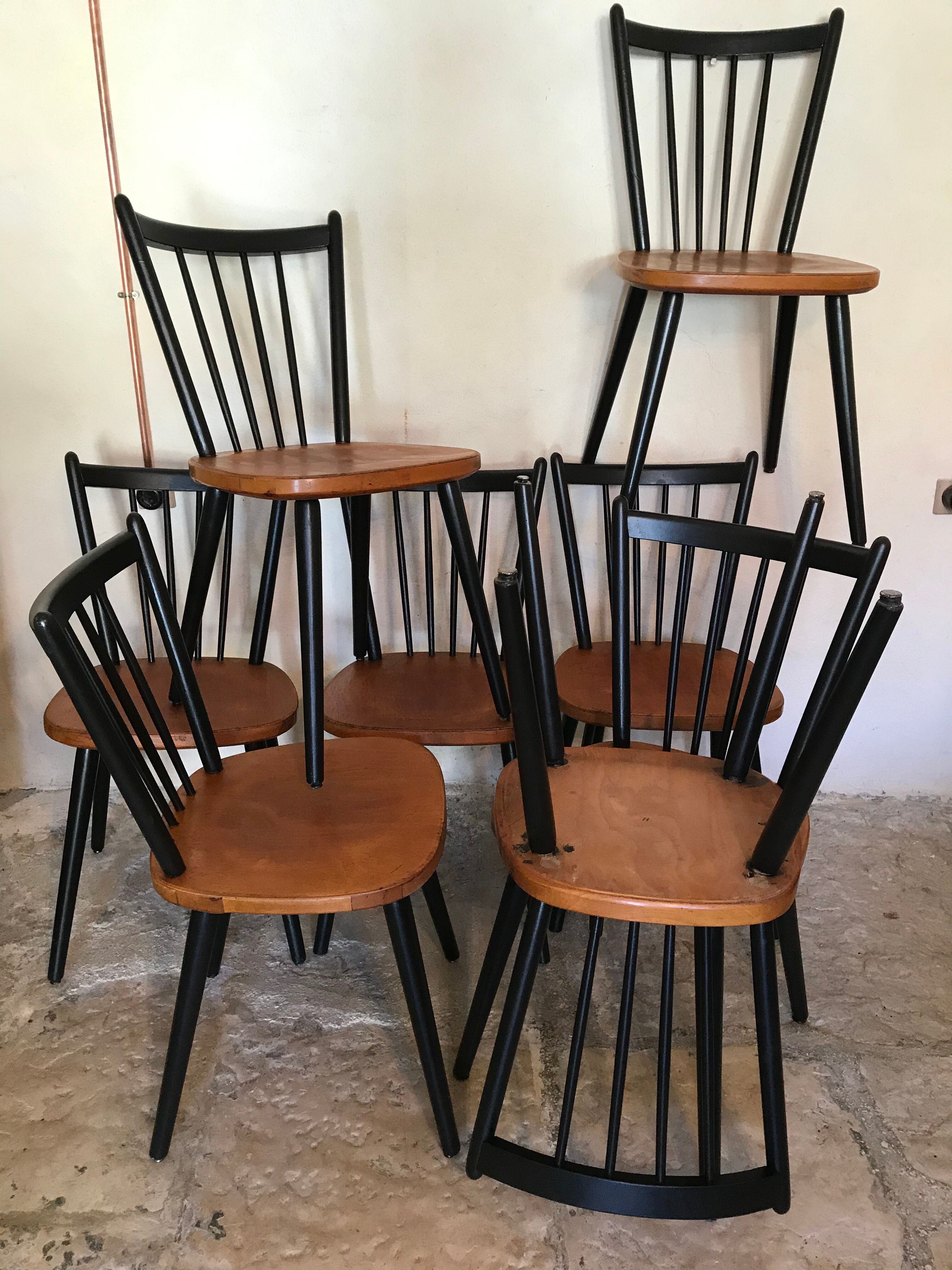 Lot of 8 Scandinavian chairs feet compass stamped Hiller