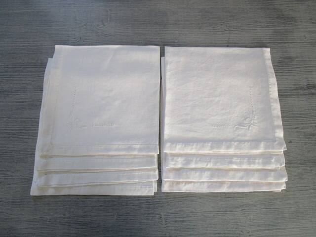 8 serviettes de table anciennes brodées