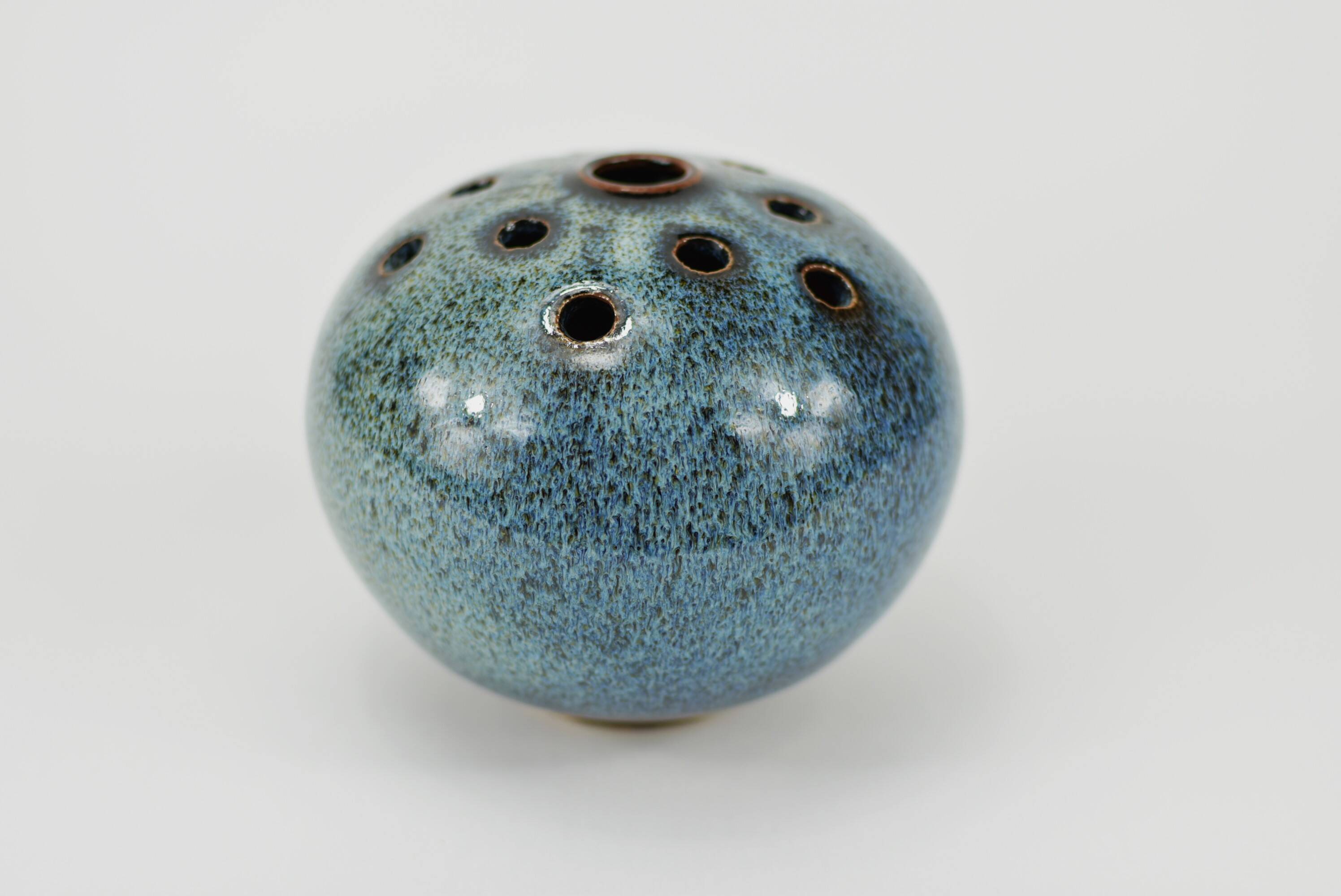 Vase with blue flowers.