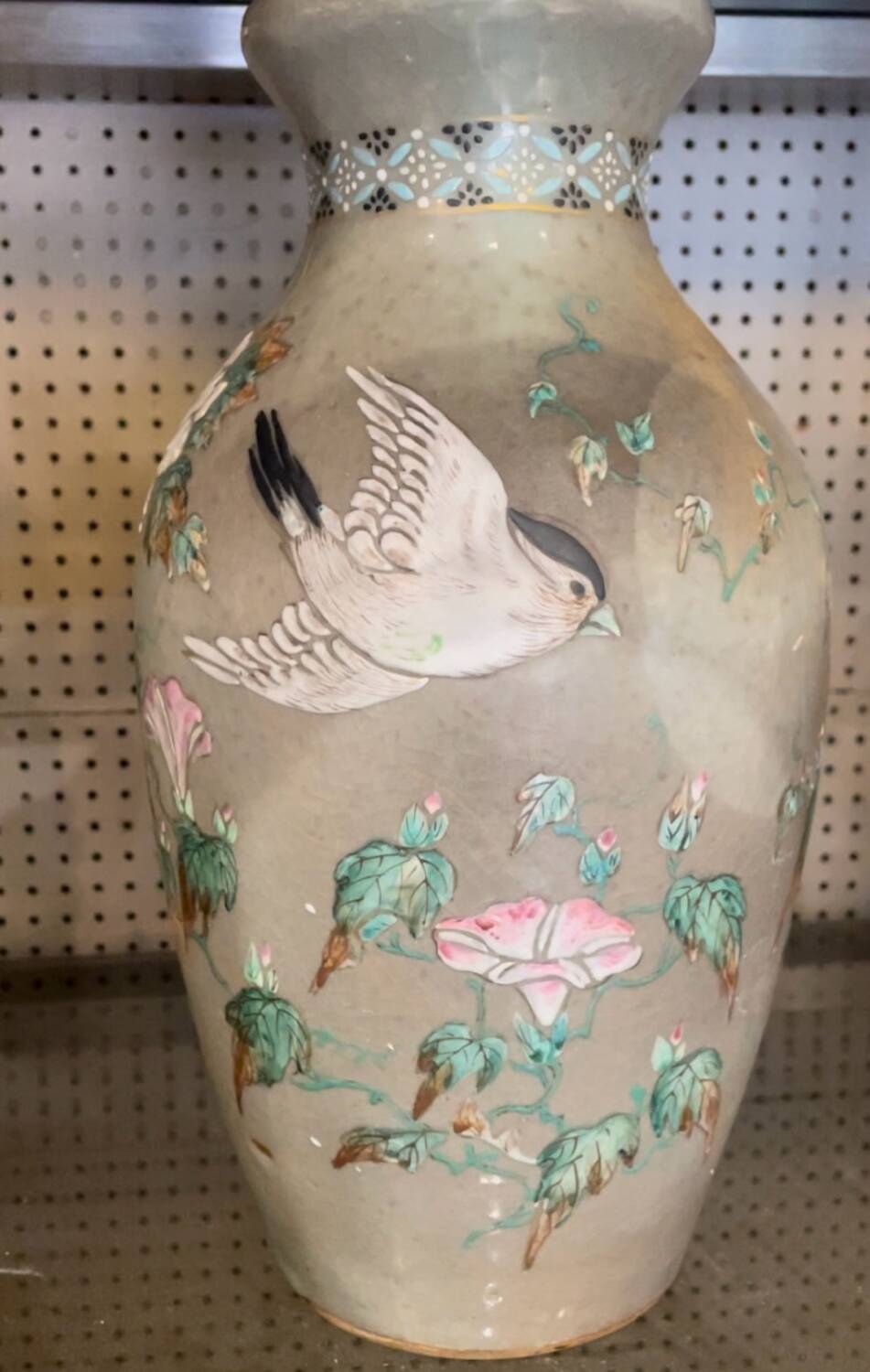 Antique Japanese vase in ceramic with floral and bird decoration, 19th century.