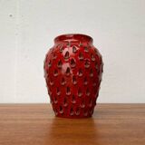 Strawberry ceramic vase from the mid-century by Fratelli Fanciullacci for Bitossi, 1960s.