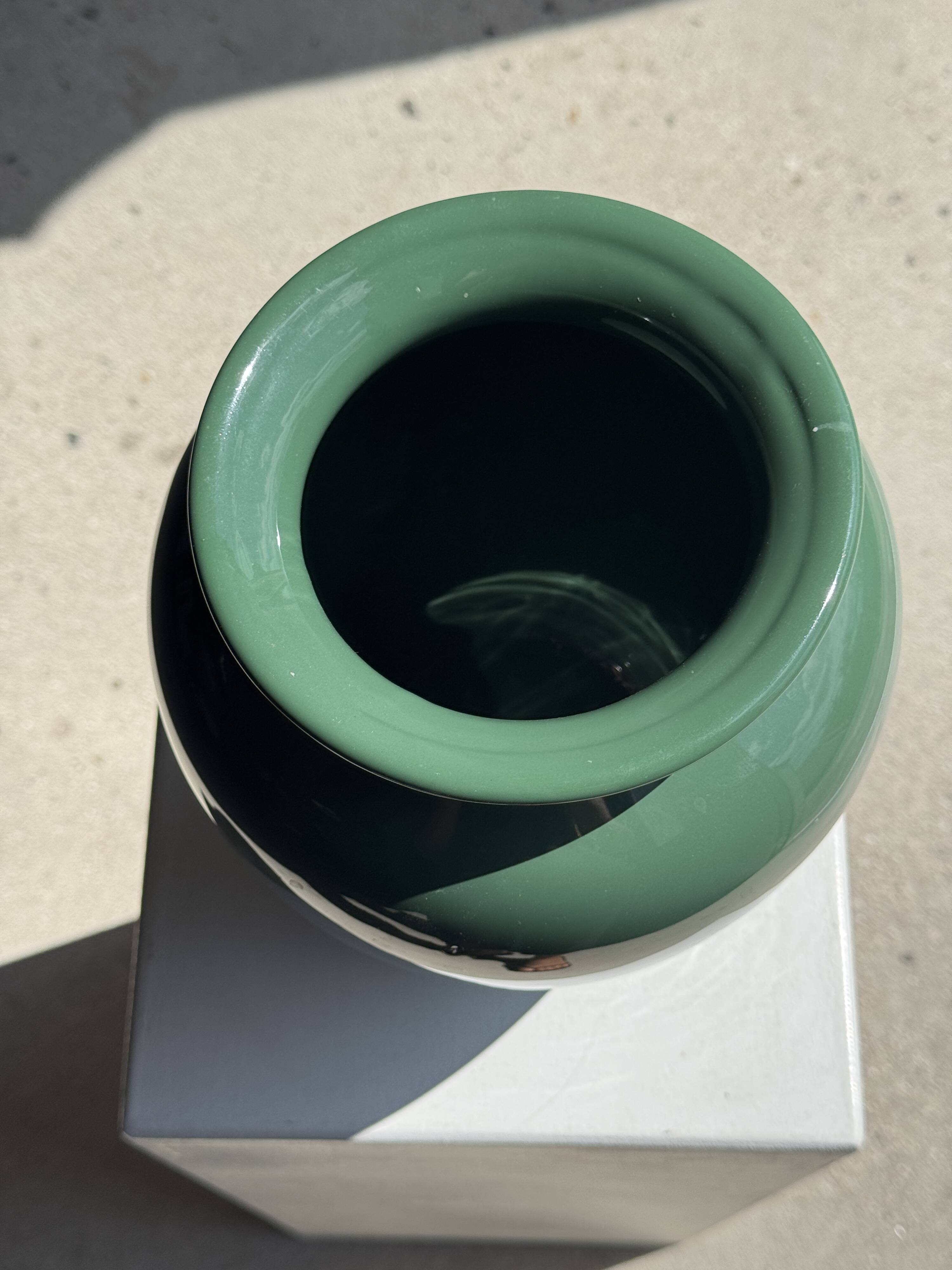 Large deep water green ceramic vase H26 D22