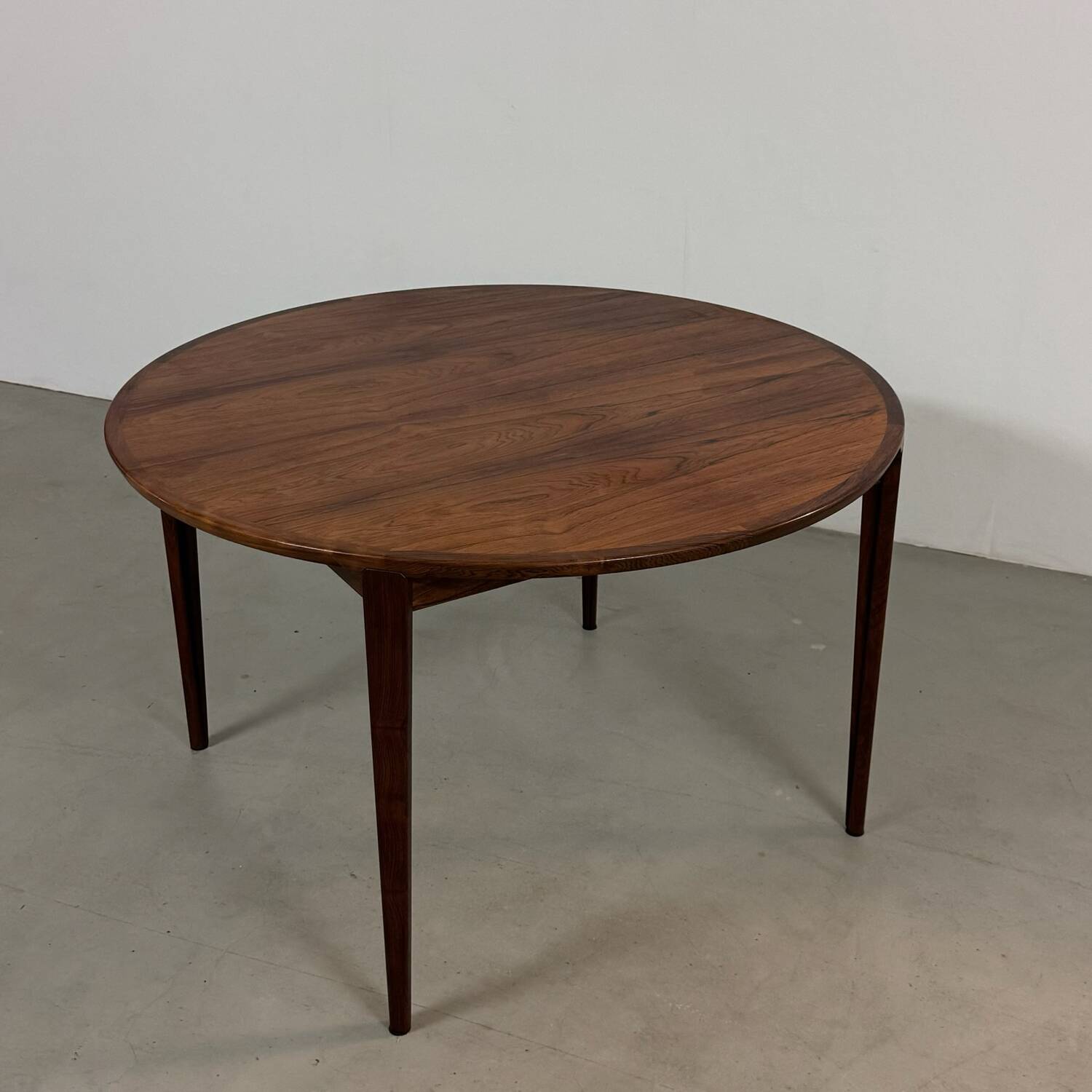 Mid-Century Round Dining Table in Palisander Henry Rosengren Hansen, Denmark 1960s