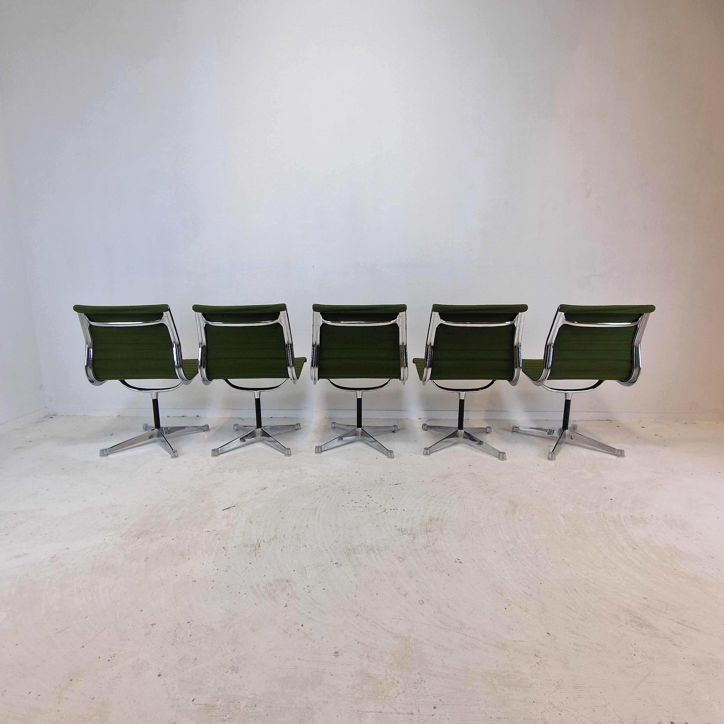 Set of 5 Model EA 105 Chairs by Eames for Herman Miller, 1970's