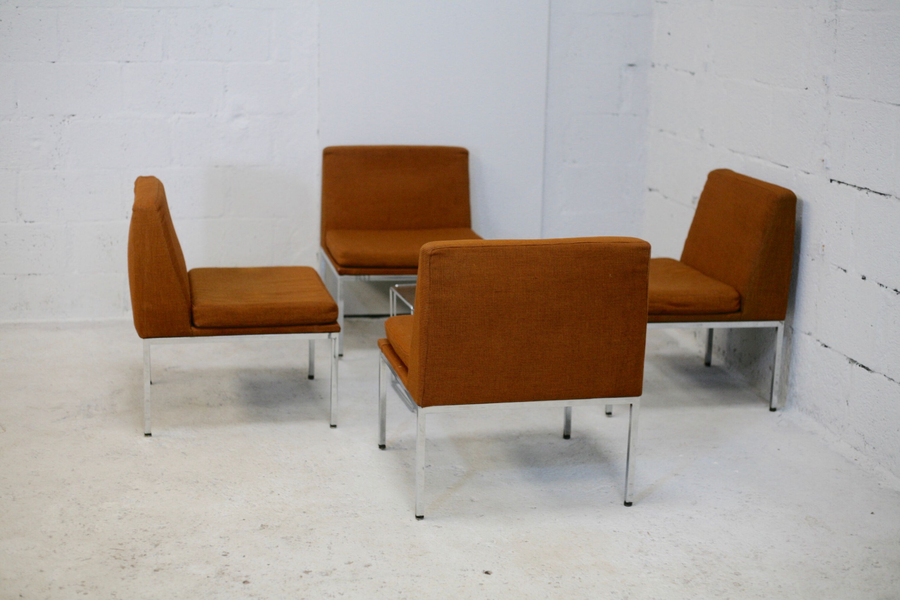 Ensemble de 10 chauffeuses de Louis Baillon, édition Planforms formant canapé modulable, circa 1950