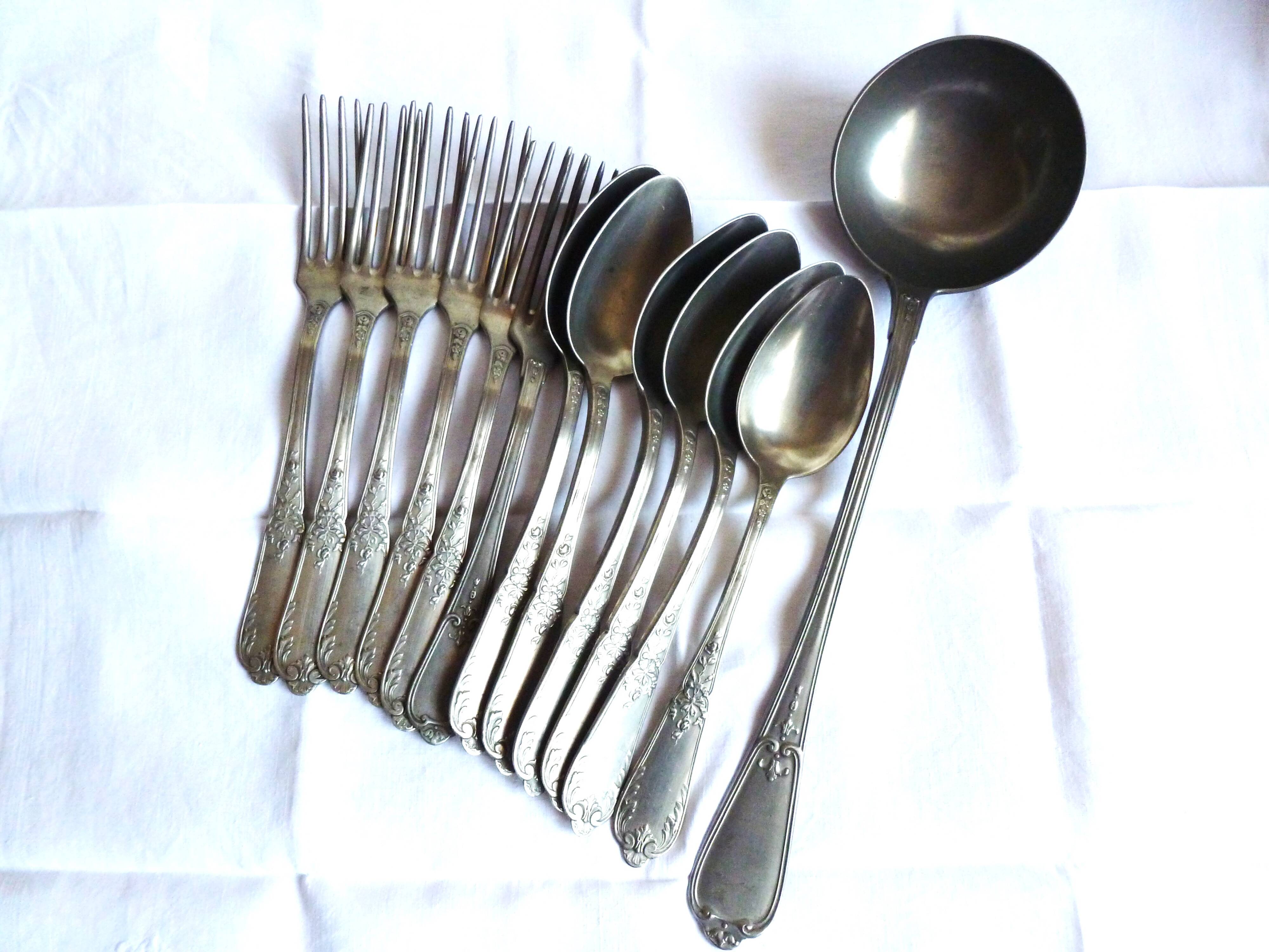 Art Nouveau cutlery with ladle, forks, spoons and ladle