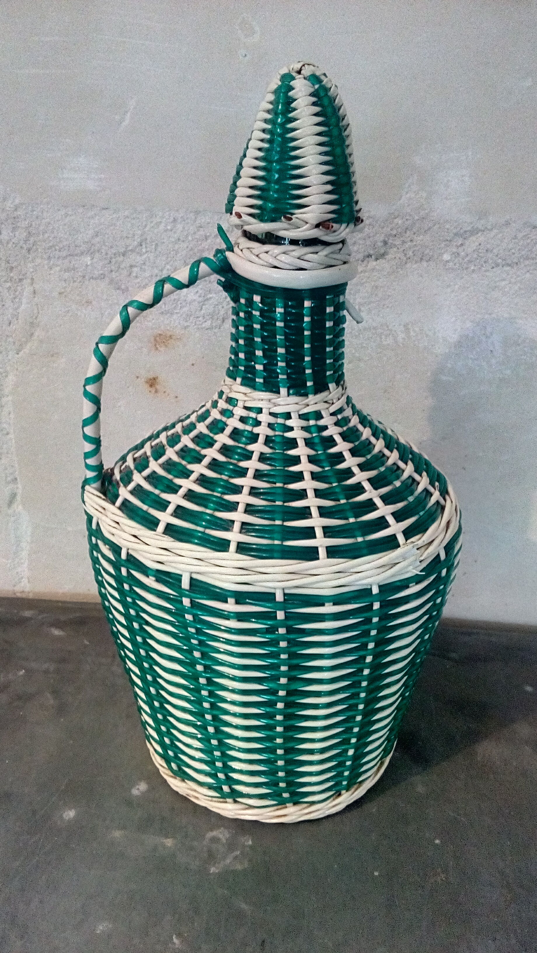 Green and white scoubidou demijohn