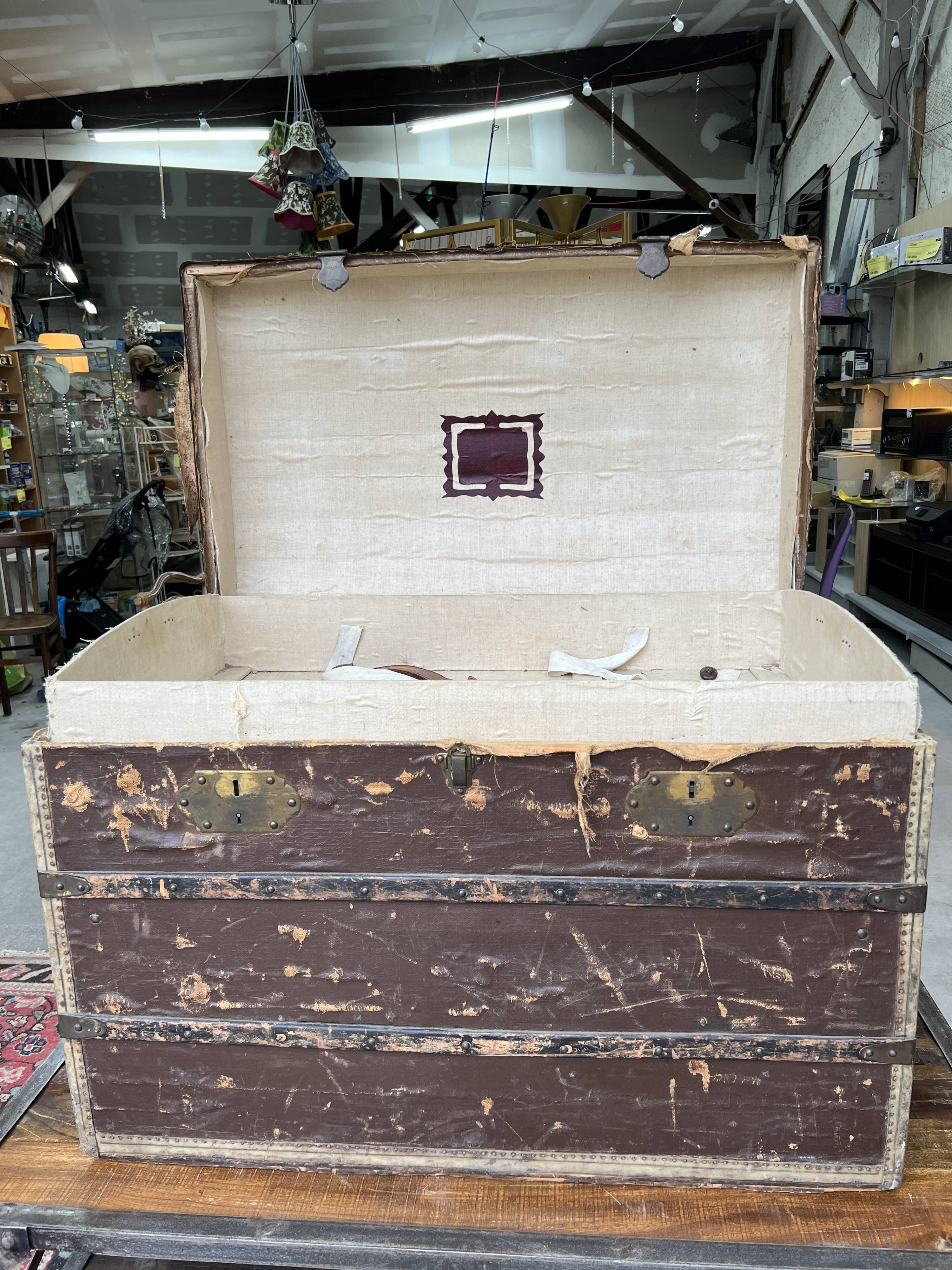 Wooden trunk "Au bon Marché Paris"