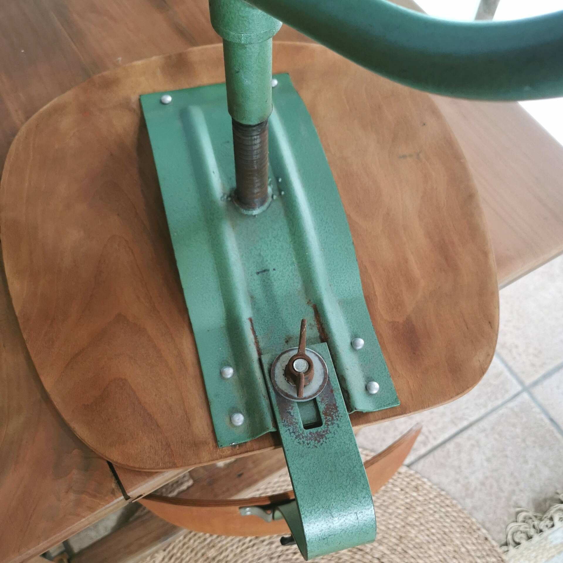 Ancienne chaise d’atelier réglable, Vintage industriel