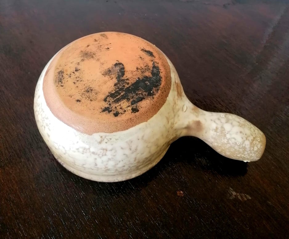 Beige glazed terracotta caquelon