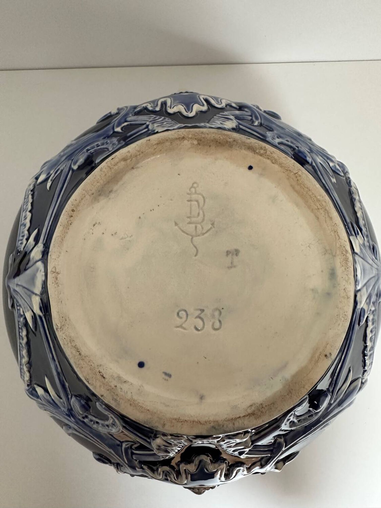 Vase - Cache pot en faïence baroque de Saint Clément, XIX eme