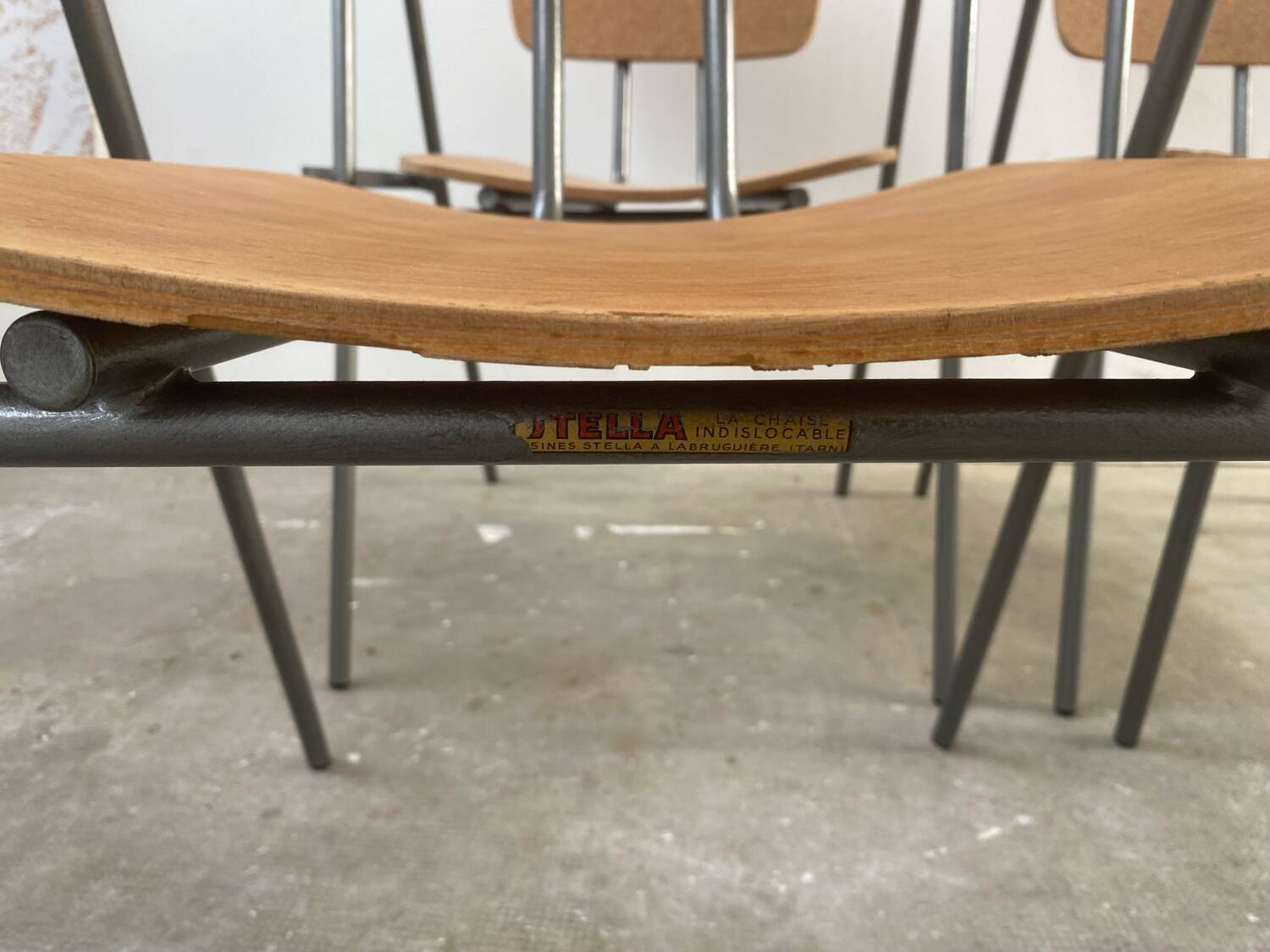 Brutalist Aranjou style table in elm and 6 Stella chairs.