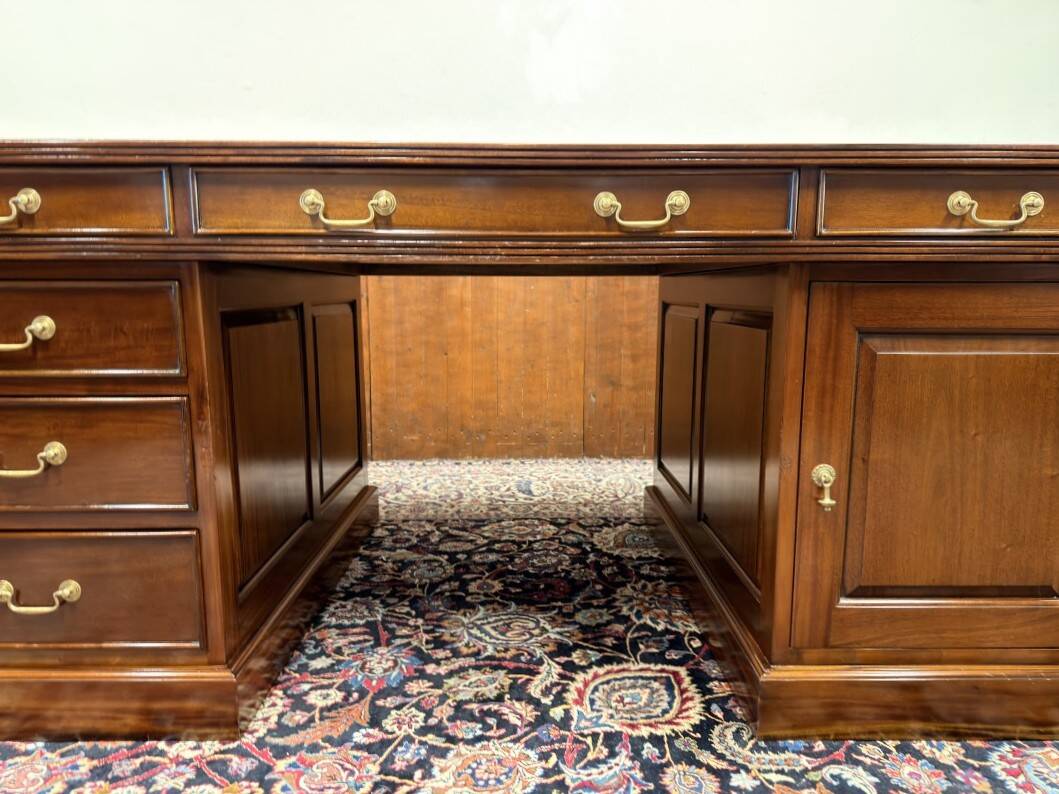 Large English Chesterfield Desk Partnerdesk