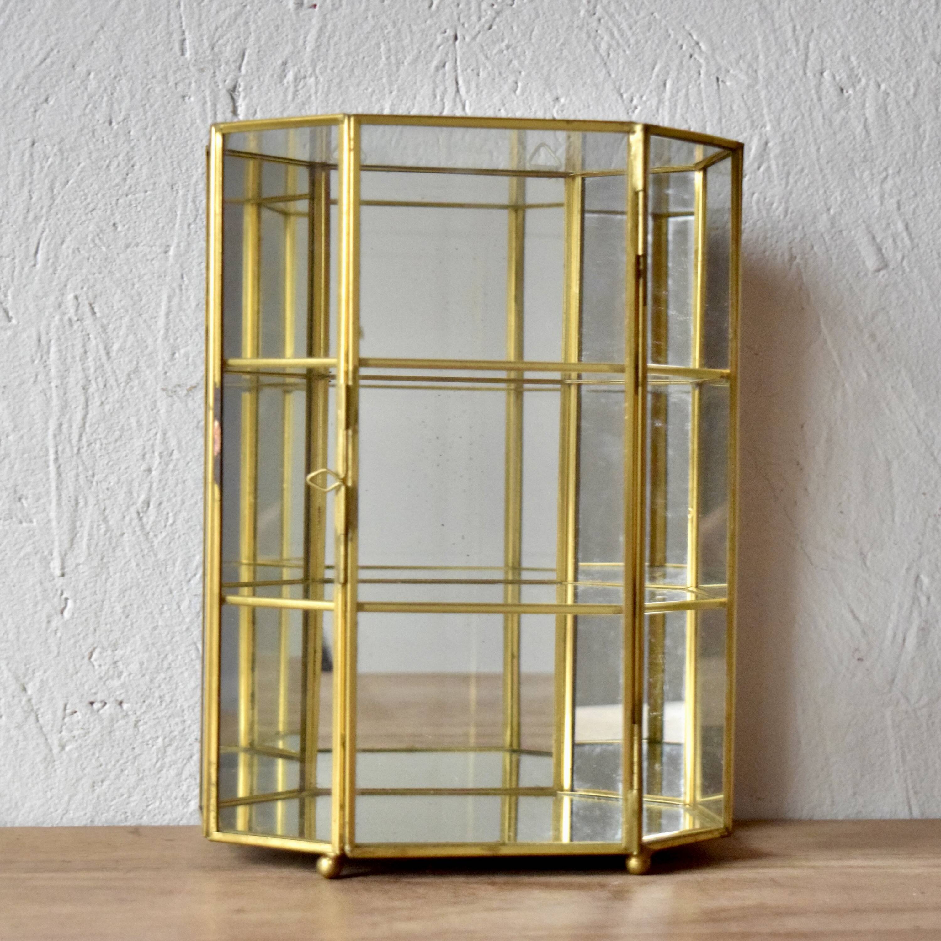 Small vintage octagonal display case in transparent glass, mirror glass and brass - jewelry display