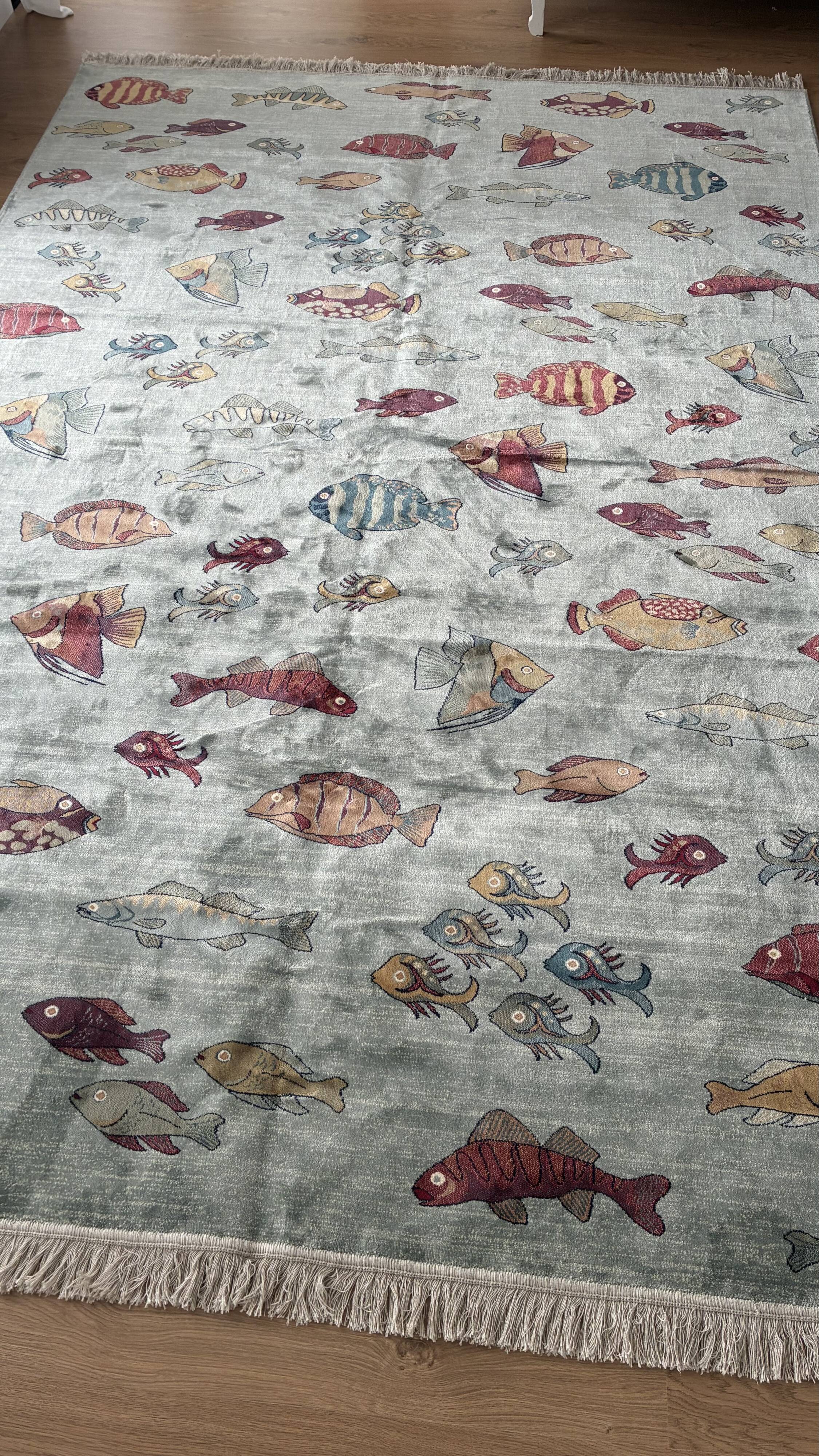 Oriental rug 200 x 300 cm - fish pattern