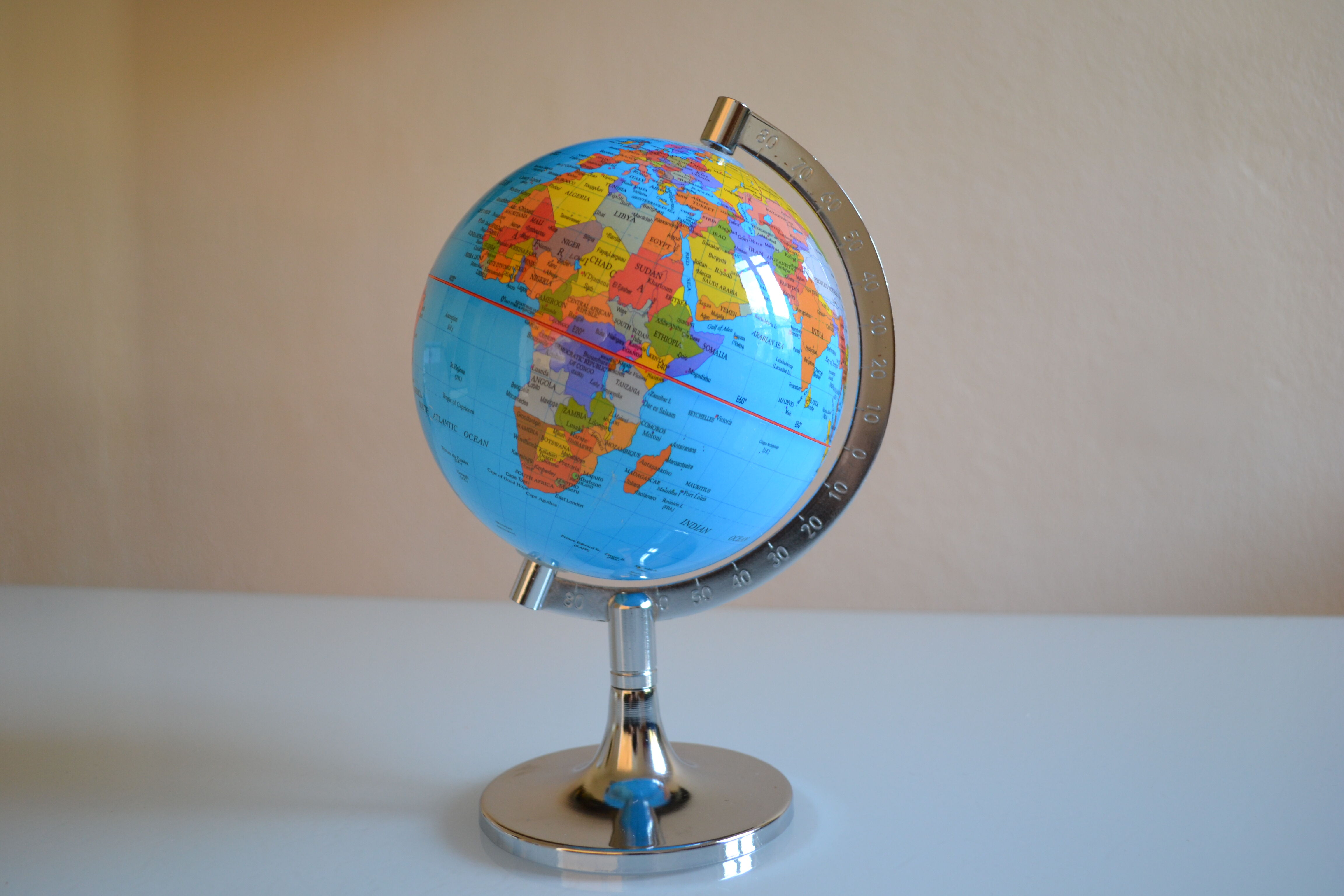 Globe vintage foot tulip